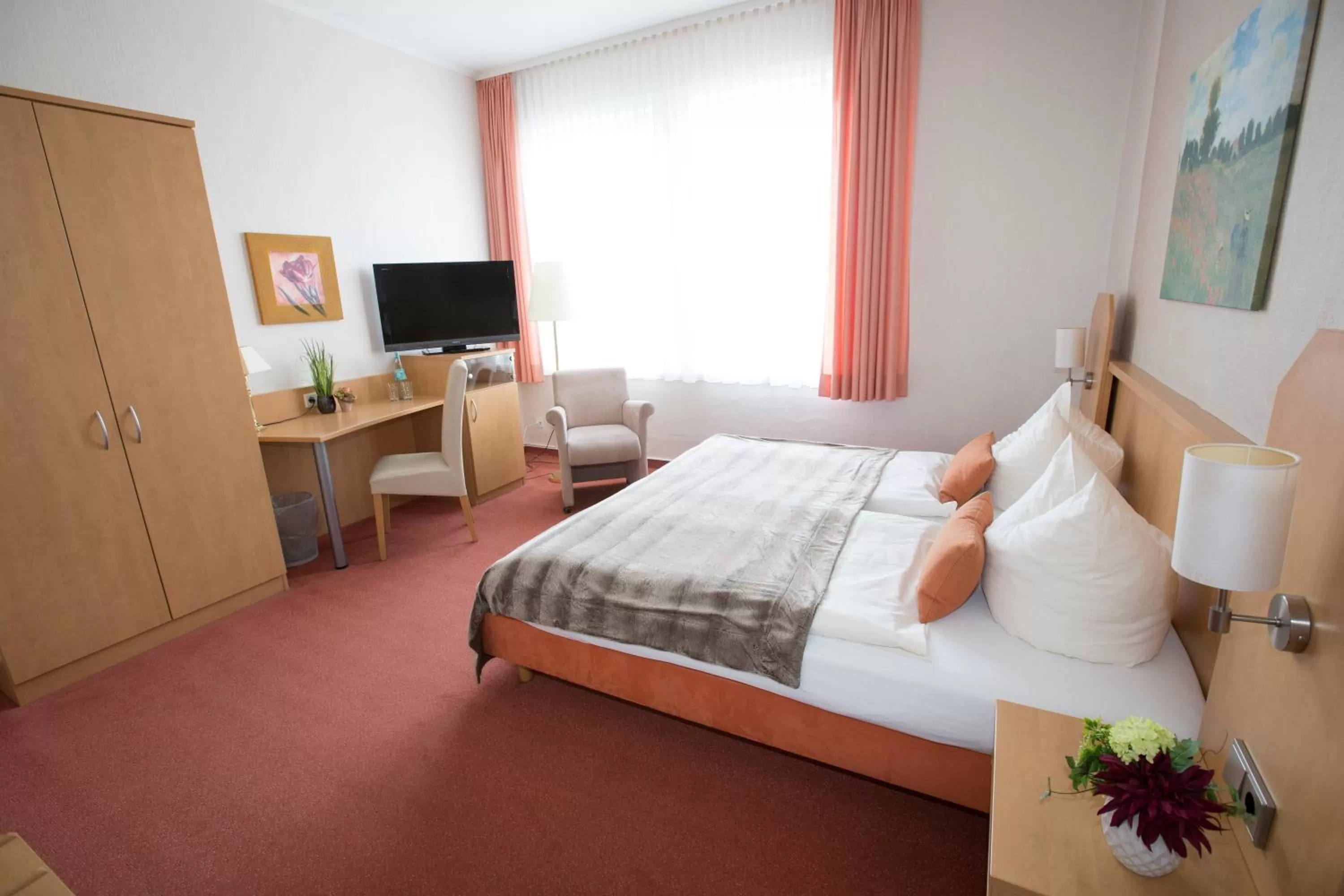 Bedroom, Bed in Hotel-Restaurant Wilhelmsbad