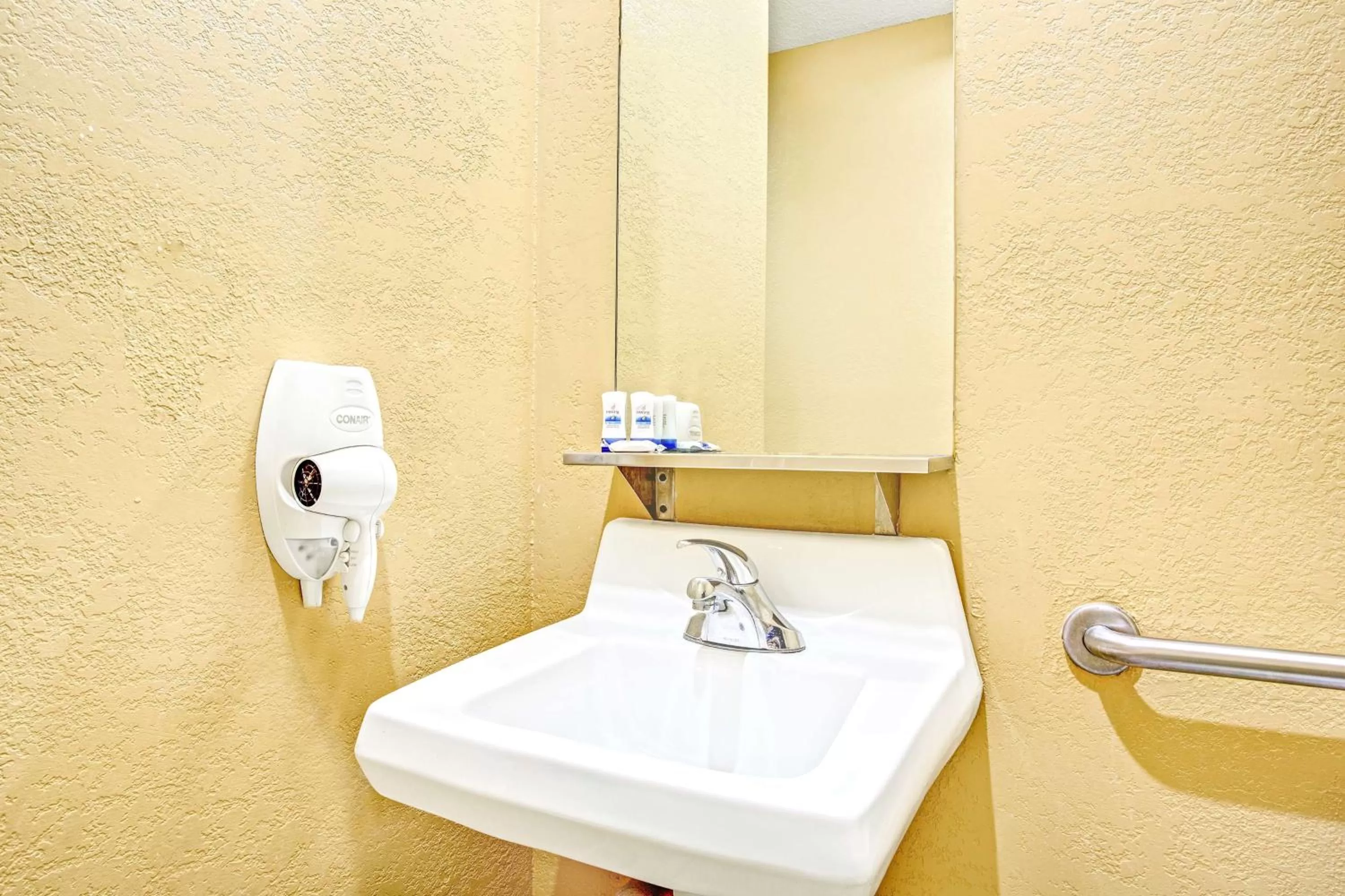 Queen Room - Non-Smoking in Microtel Inn & Suites Newport News