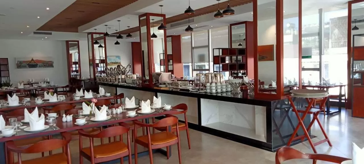 Restaurant/places to eat in V V Hotel Battambang