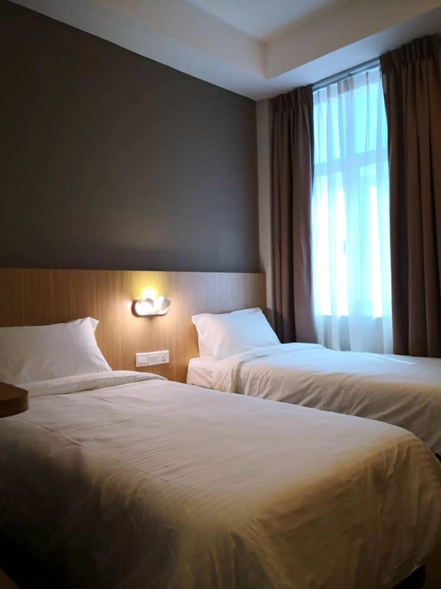 Bedroom, Bed in Walk In Hotel