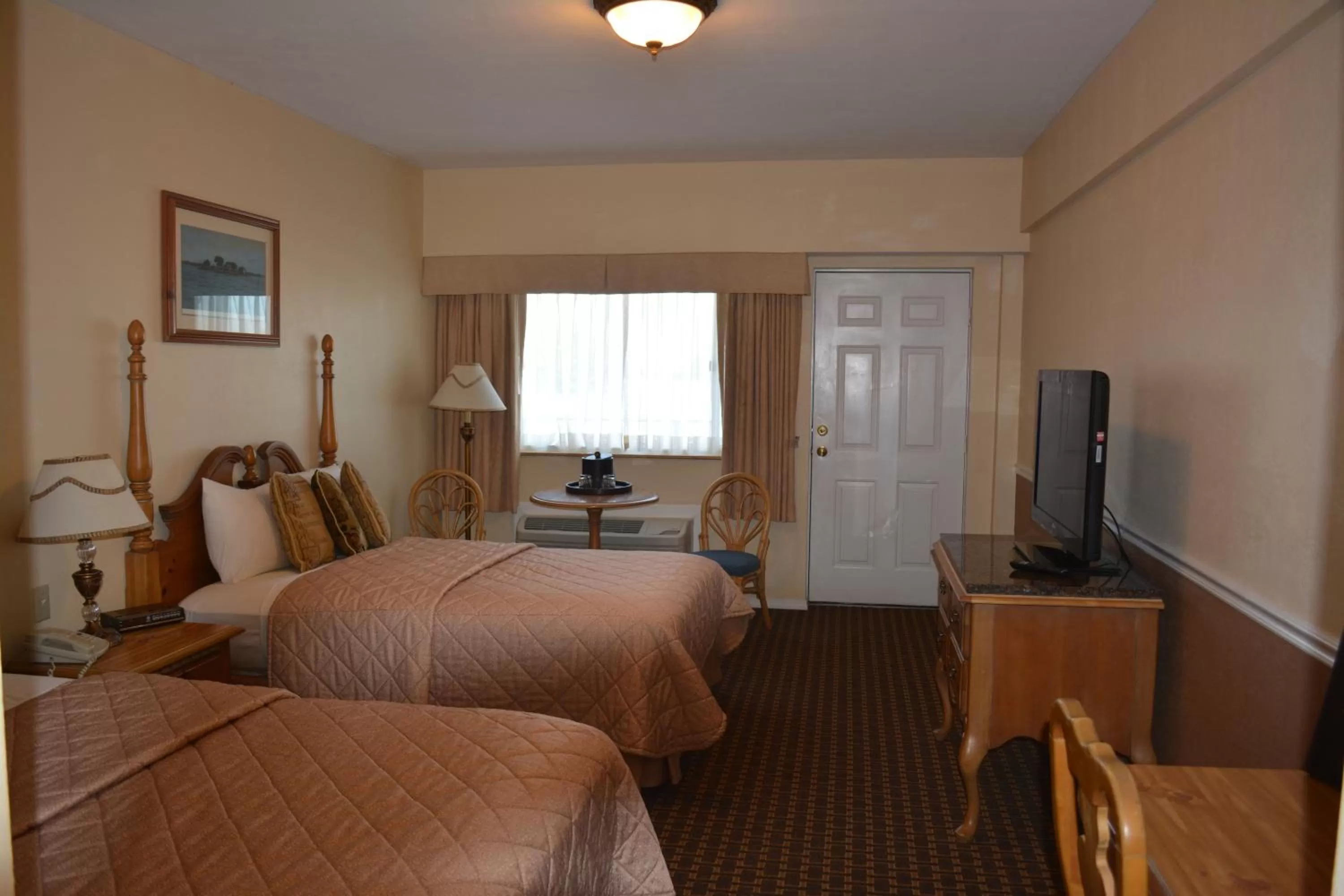 TV/Entertainment Center in Riveredge Resort Hotel