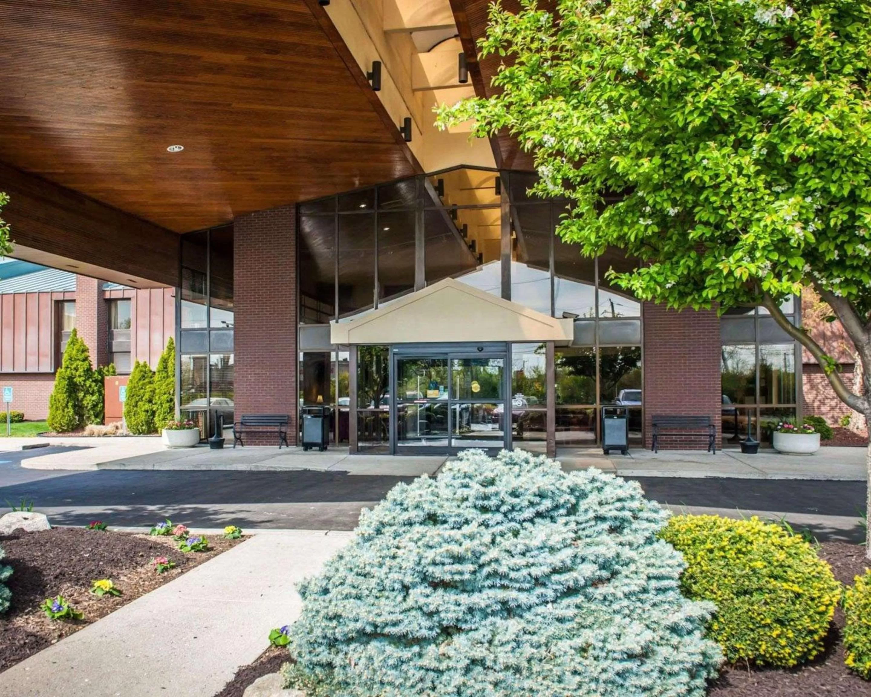 Property building in Quality Inn Castleton