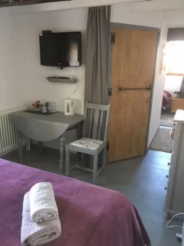 Bedroom, Bed in Les Glycines