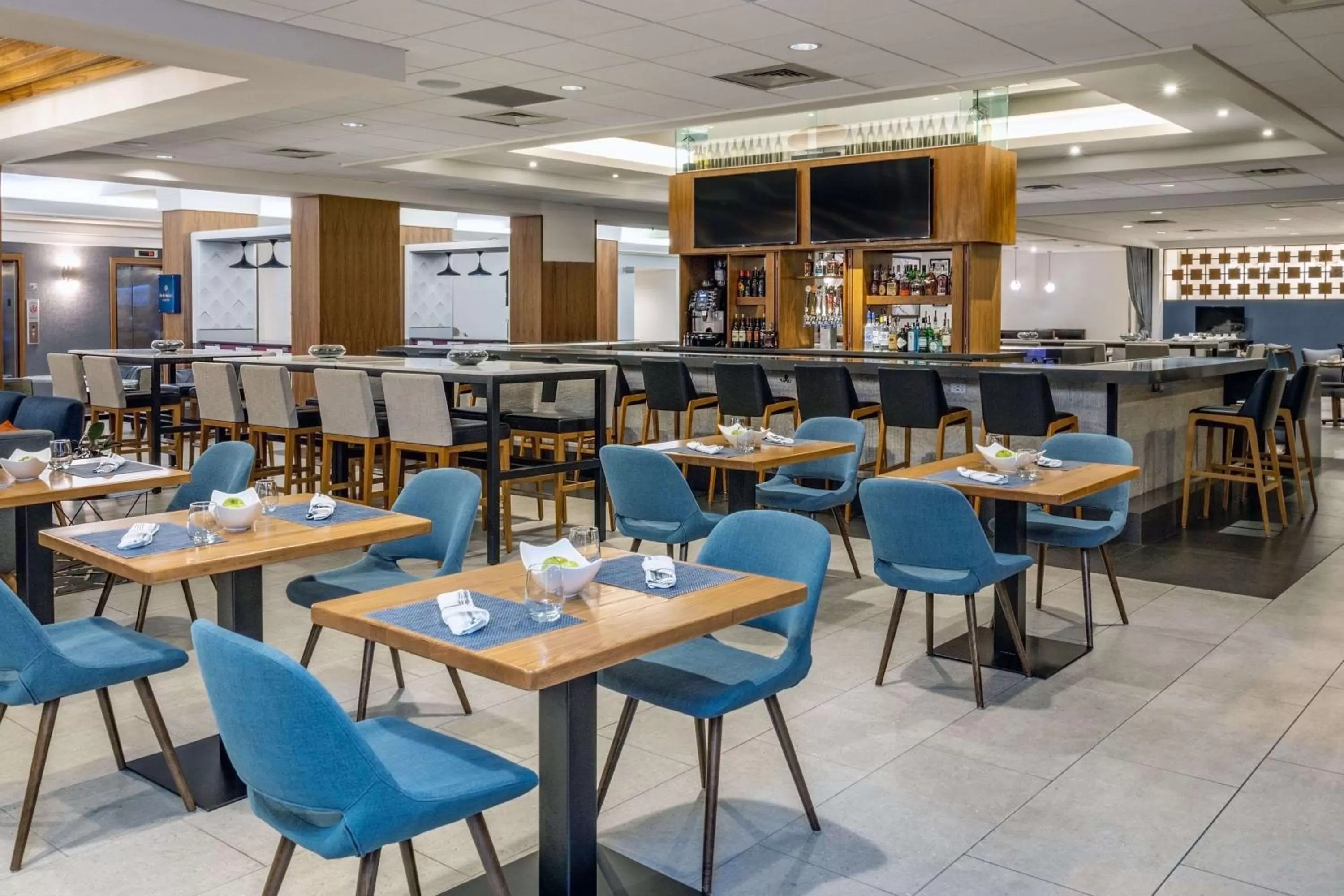 Lounge or bar in Sonesta Denver Downtown