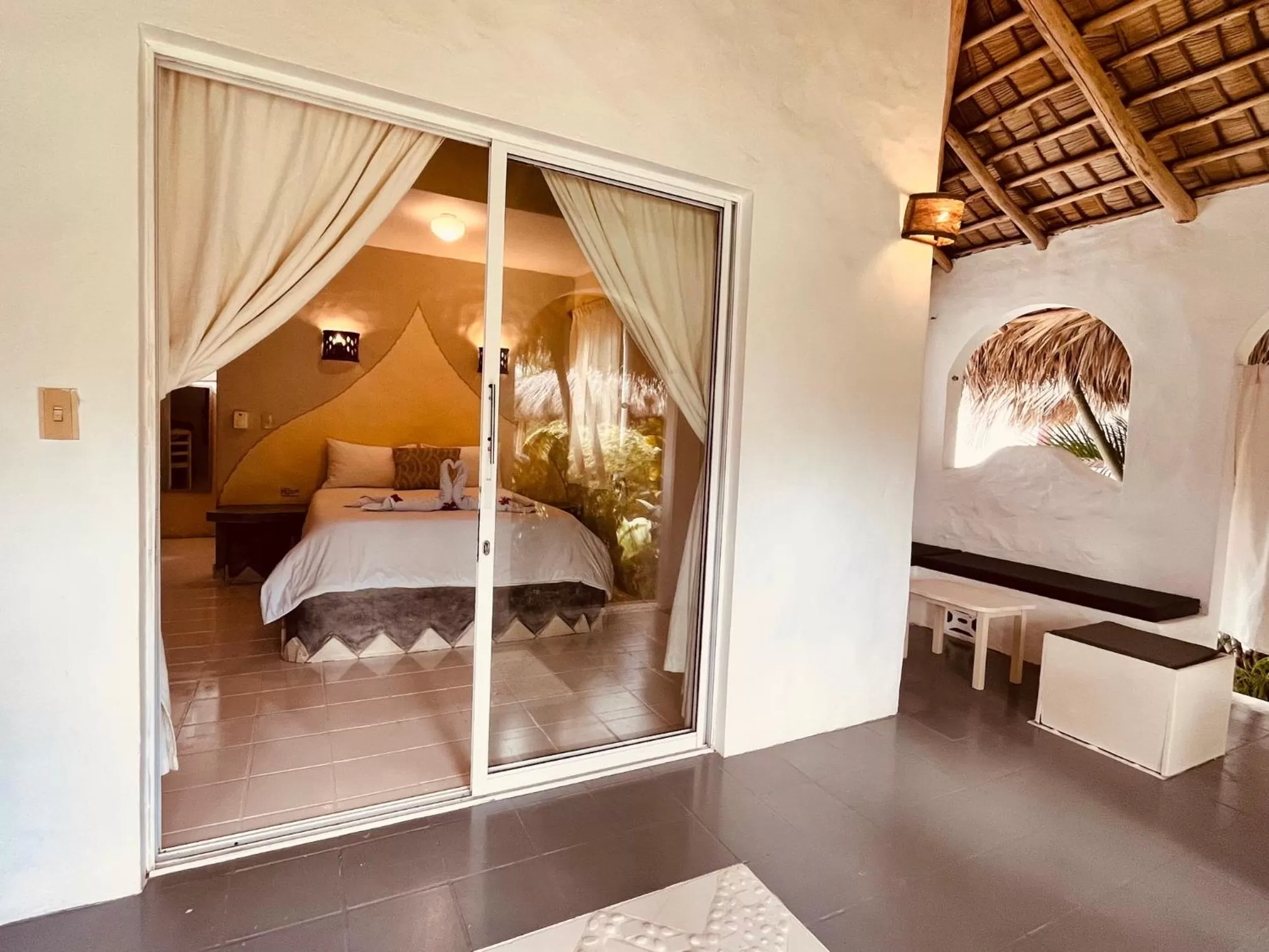 Patio, Bed in Hotel La Tortuga