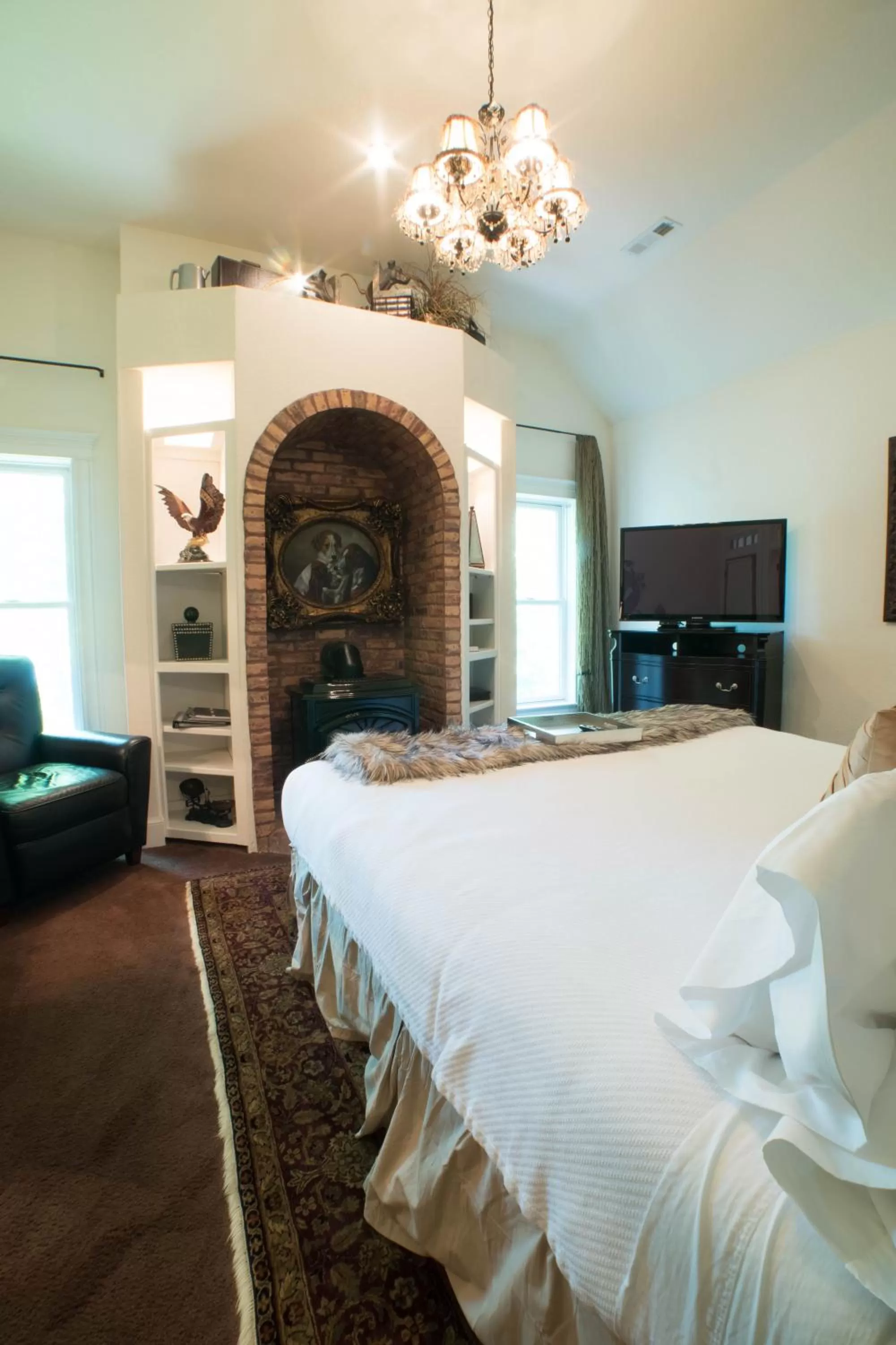 Bed in The Victoria Bed & Breakfast