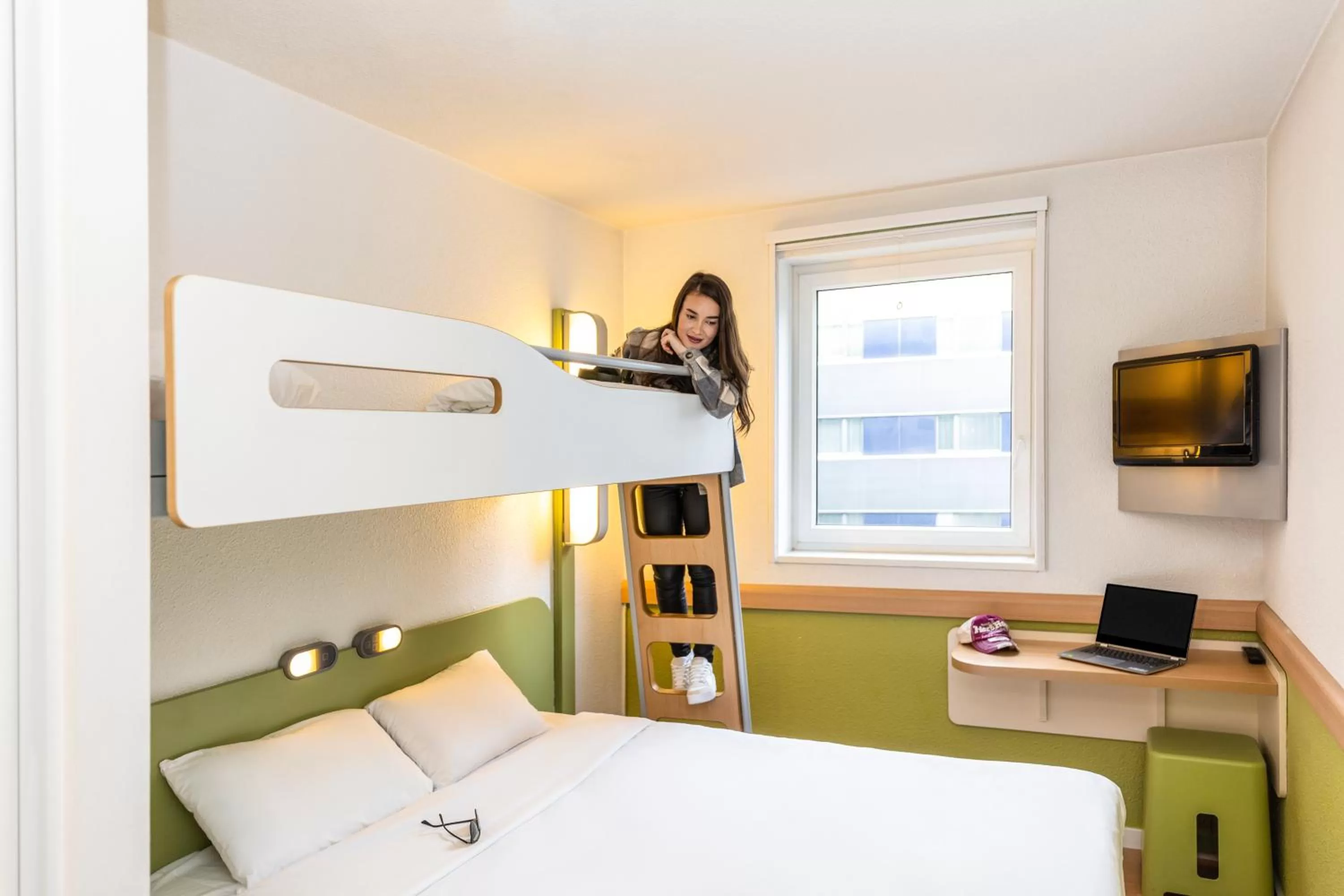Bedroom, Bed in ibis budget Zurich City West