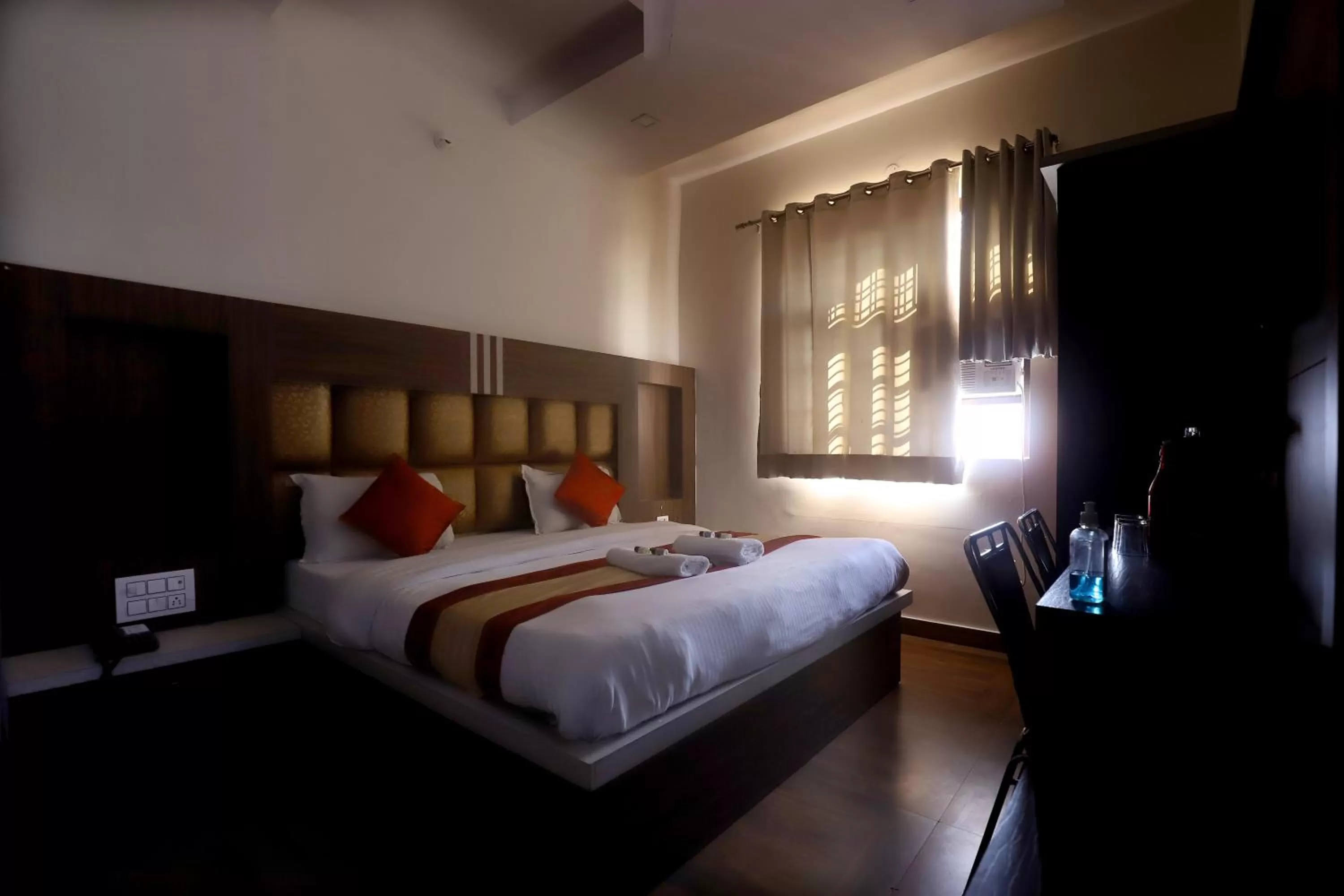 Bed in Grey Castle - Hotel Near Haridwar Railway station