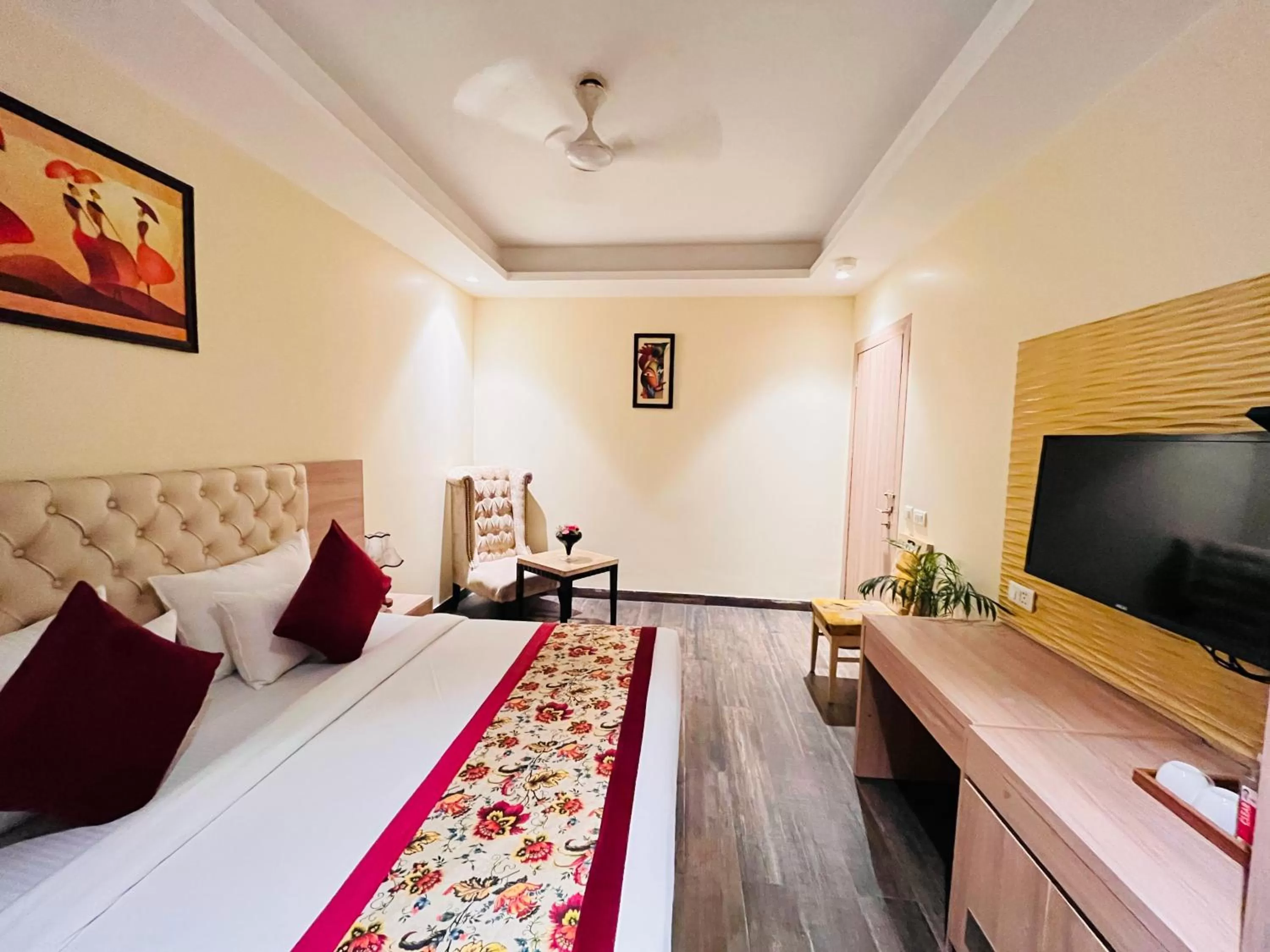Bed in Hotel Banz near Delhi Airport