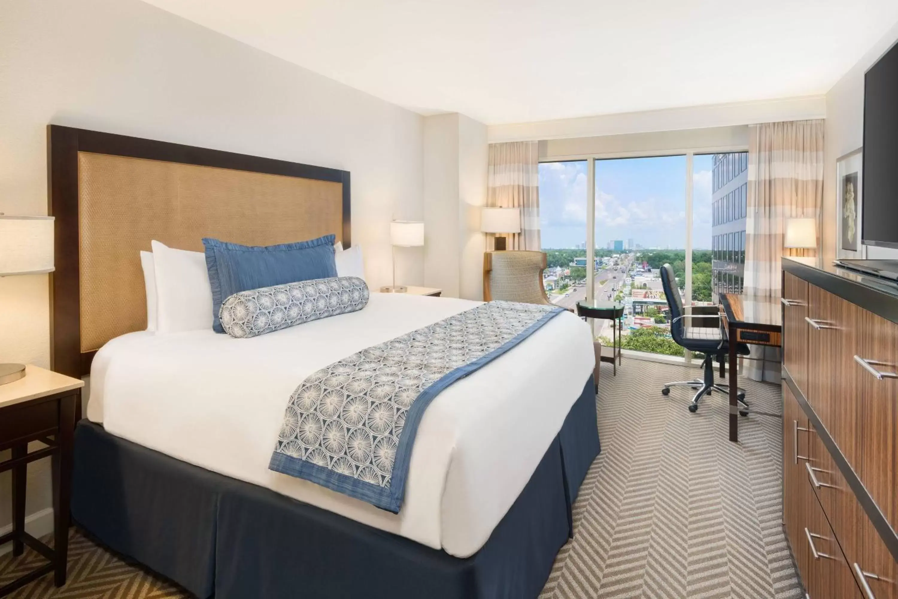 Deluxe King Room in The Westshore Grand, A Tribute Portfolio Hotel, Tampa Deluxe King Room in The Westshore Grand, A Tribute Portfolio Hotel, Tampa