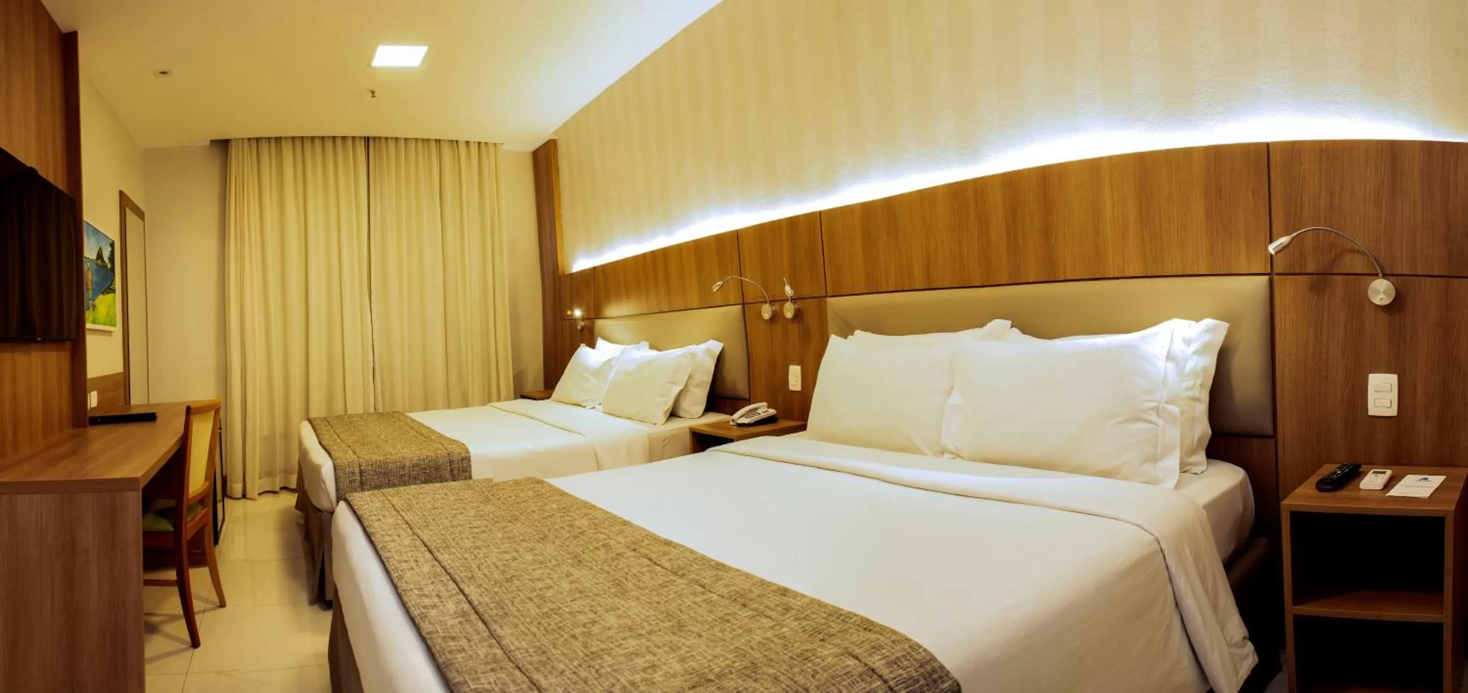 Photo of the whole room, Bed in Hotel Astoria Copacabana