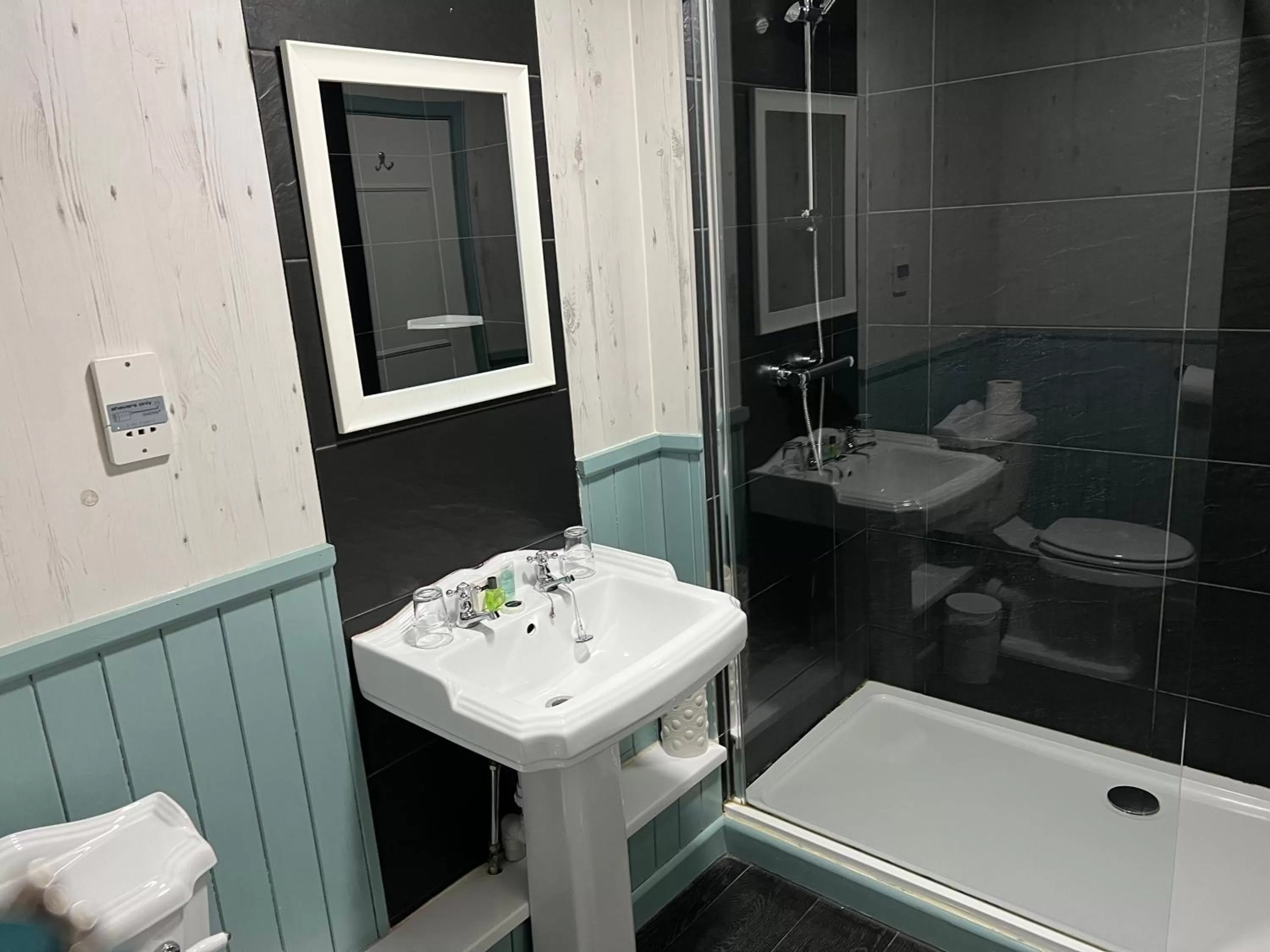 Bathroom in South Lawn Hotel