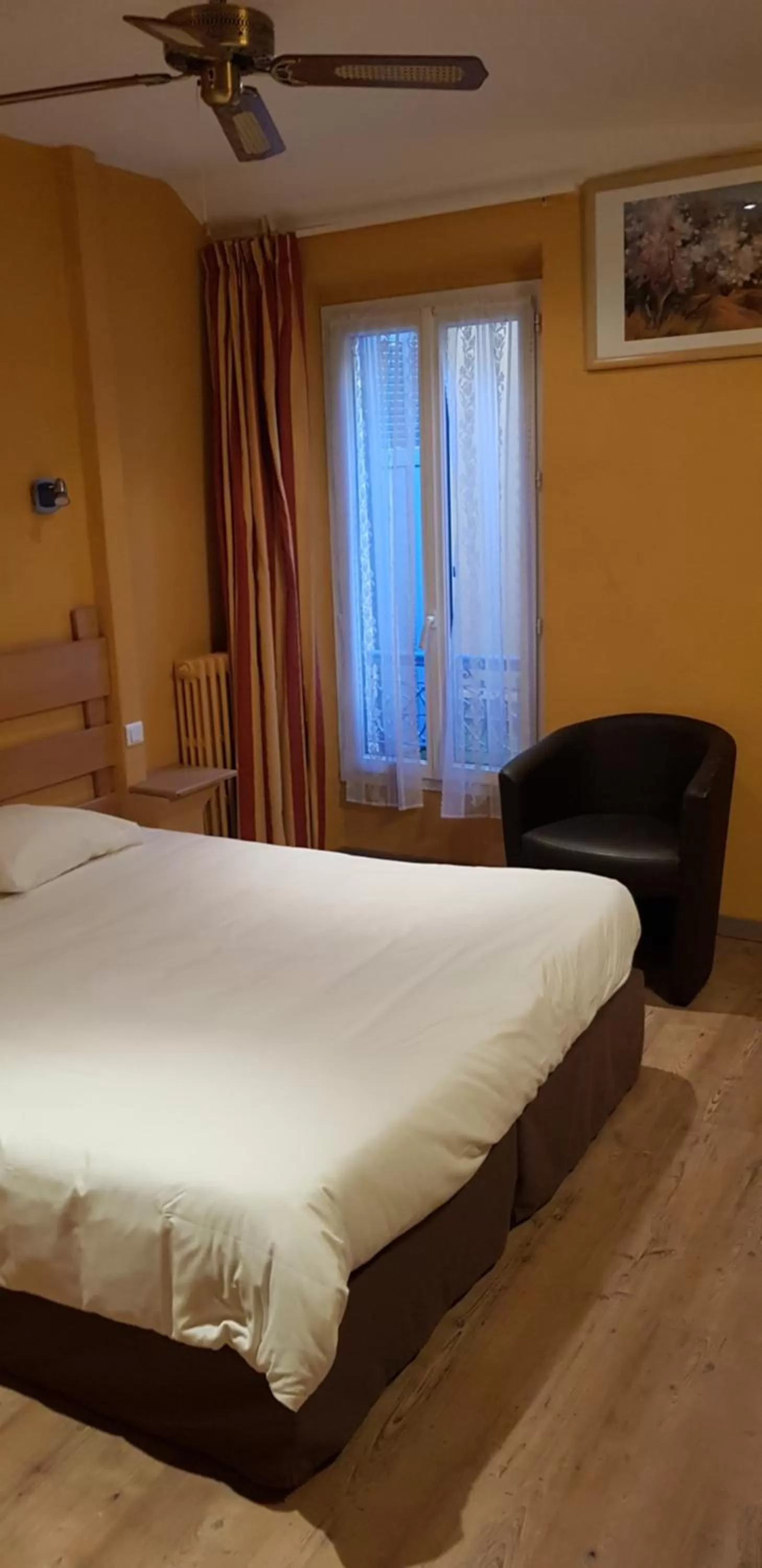 Bed in Logis hôtel du terreau