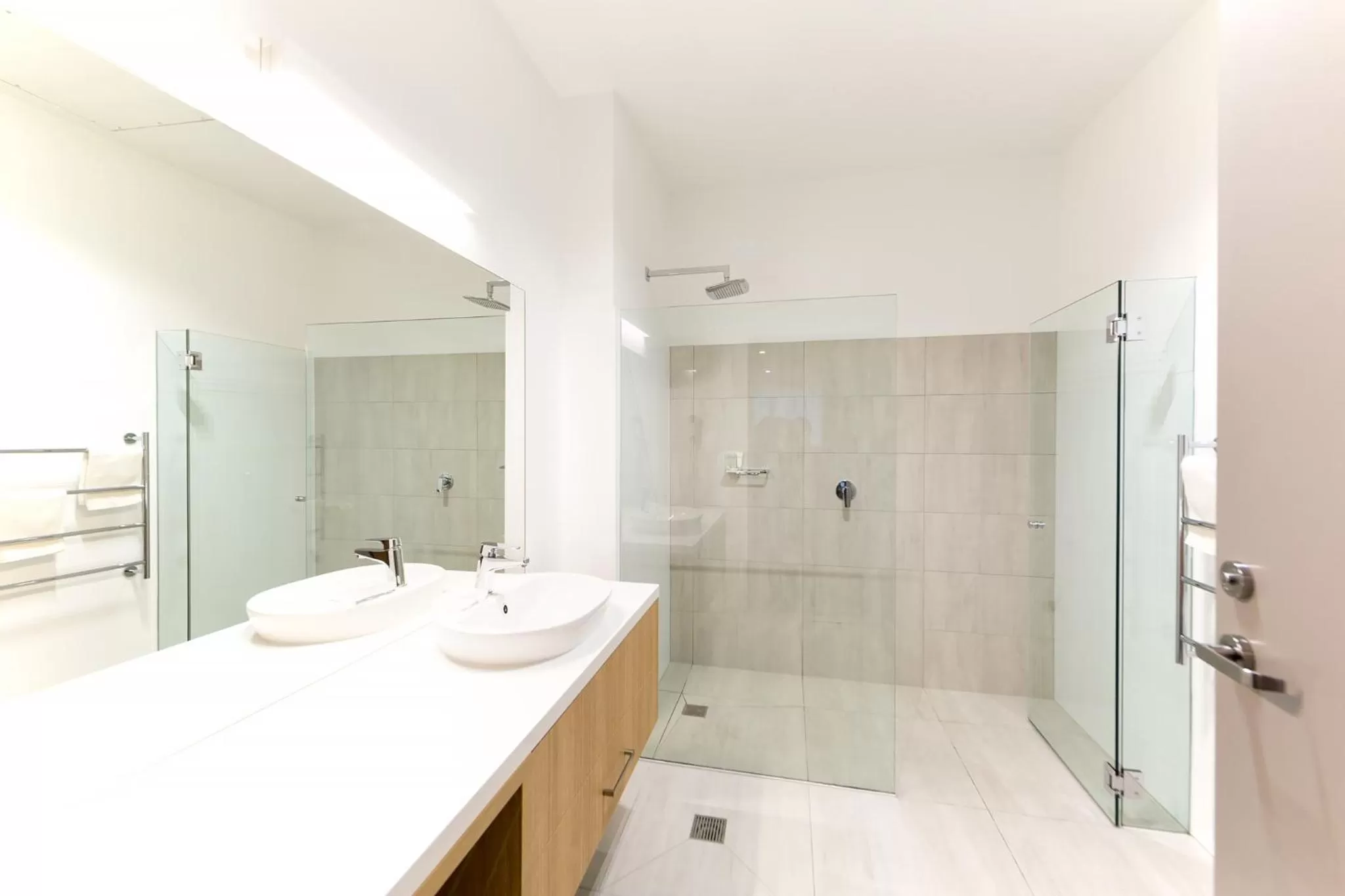 Bathroom in Customs House Hotel