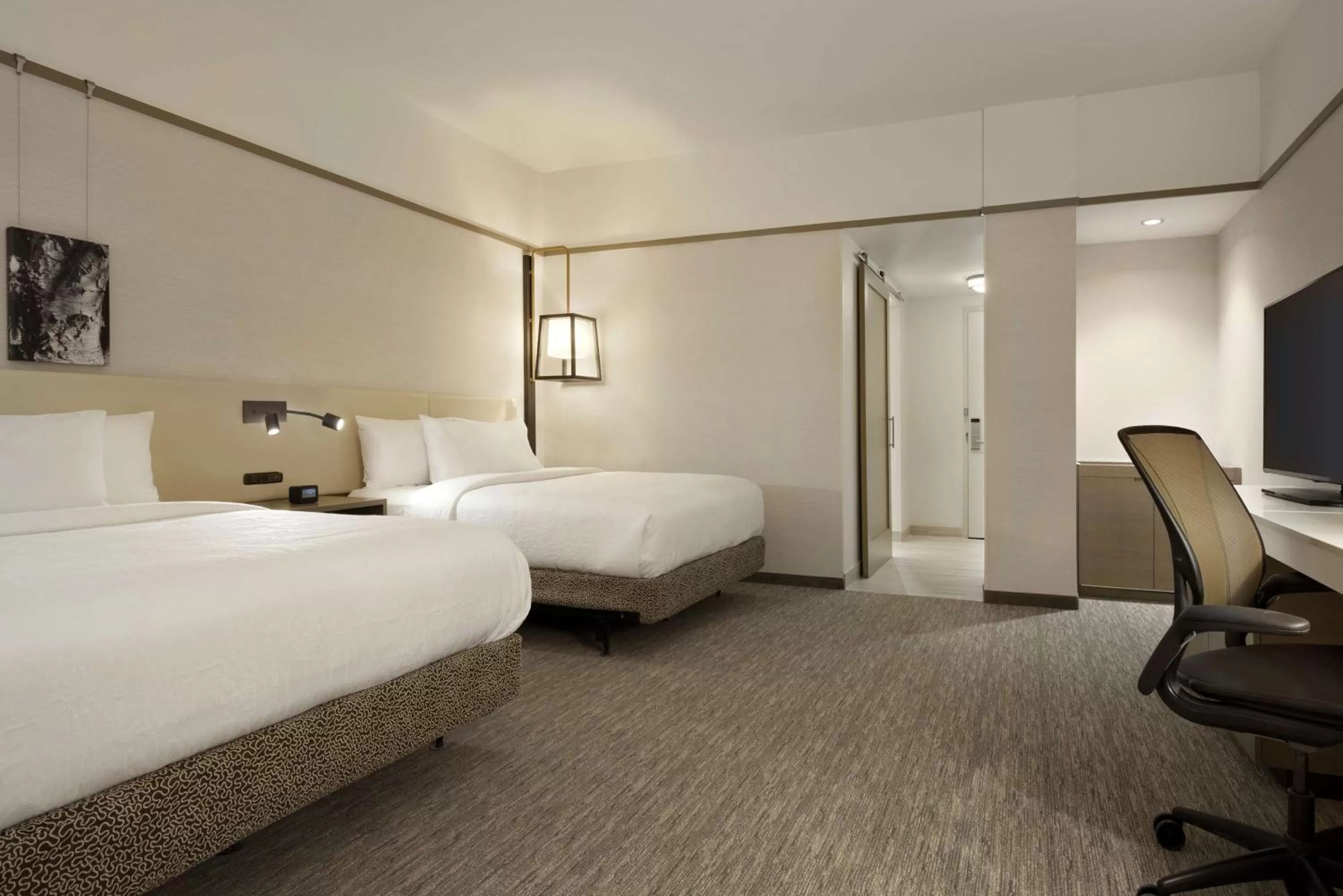 Bedroom, Bed in Hilton Garden Inn Newtown Square Radnor