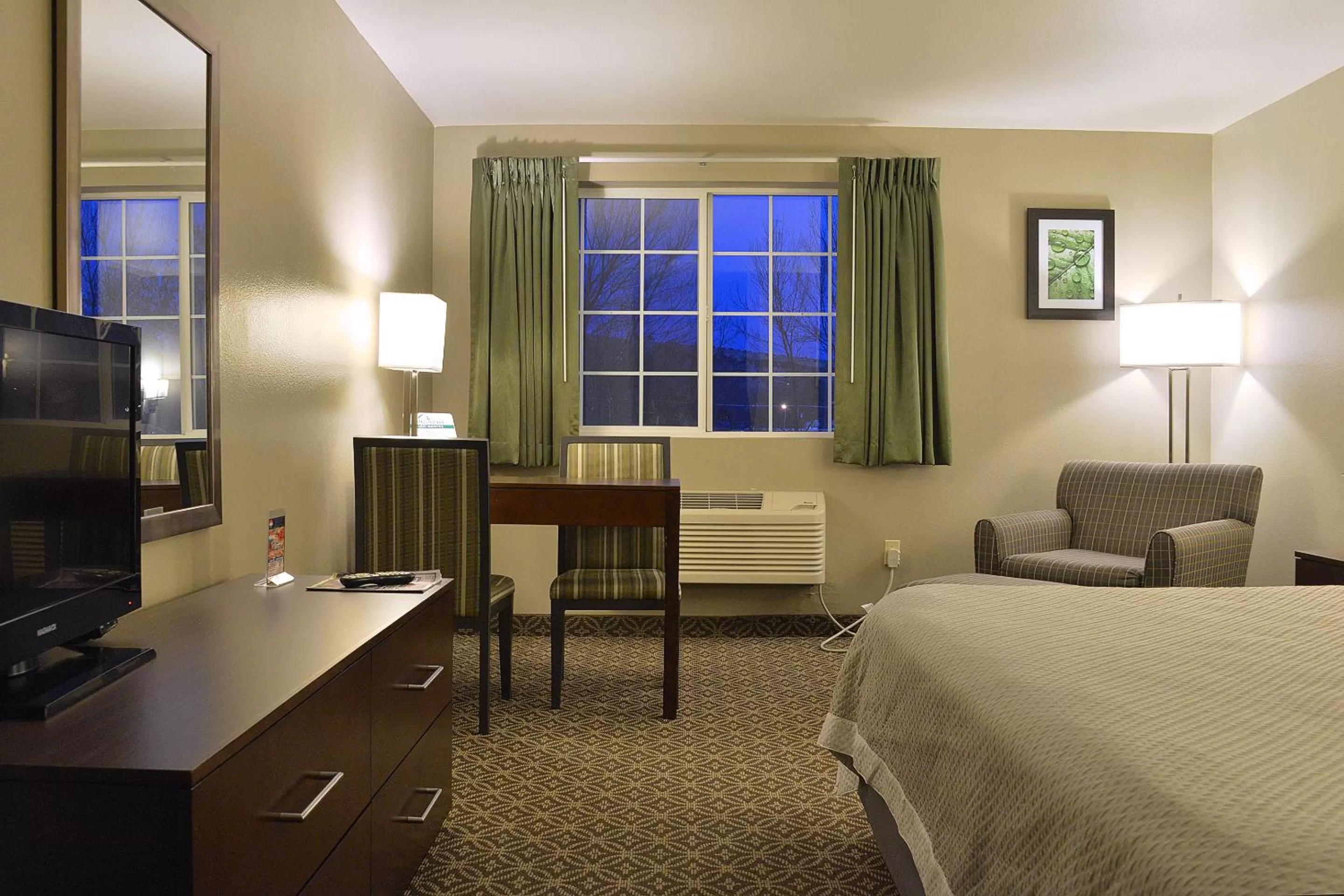 Photo of the whole room, Bed in Hilltop Inn by Riversage