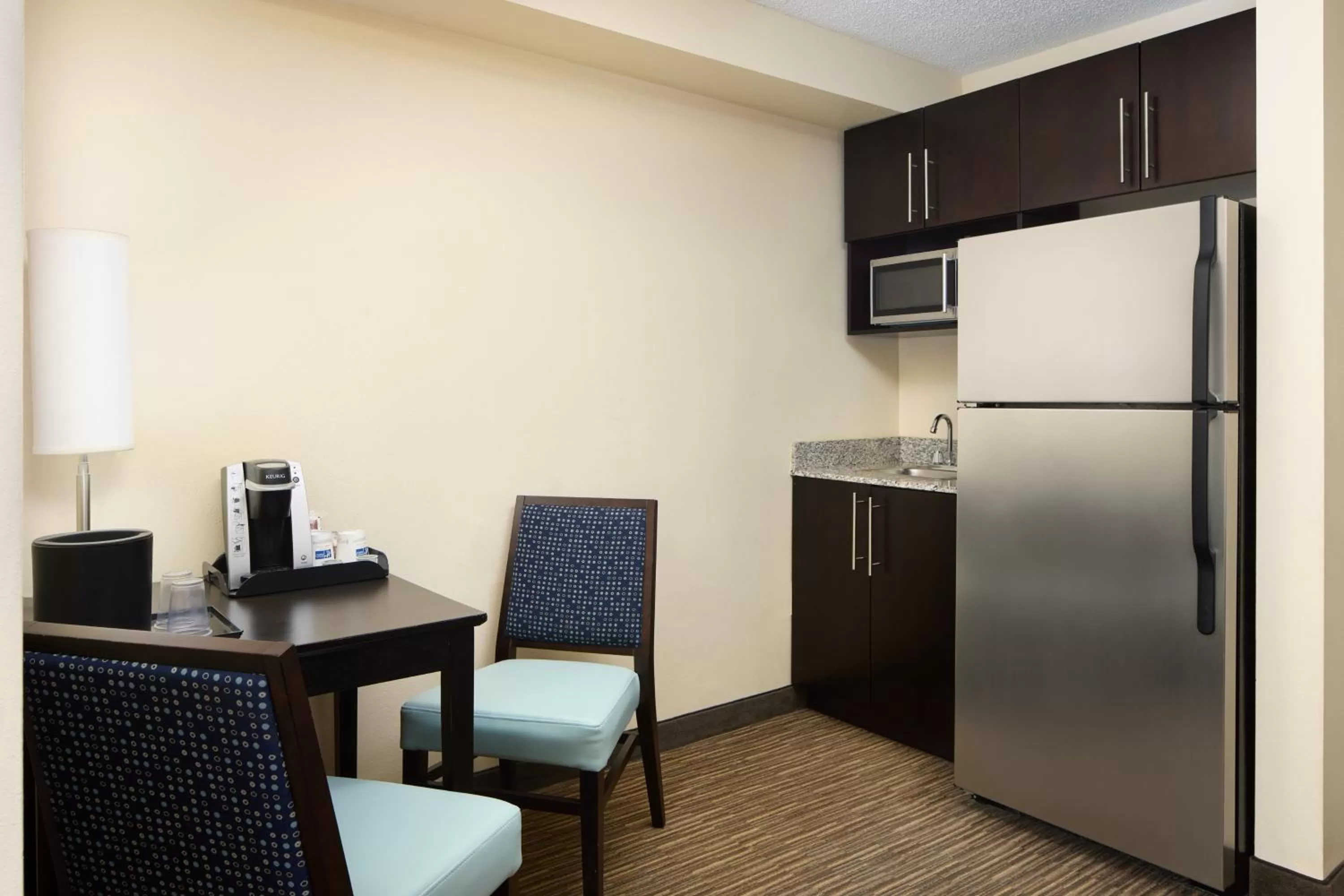 Bedroom in Holiday Inn Express & Suites Alpharetta by IHG