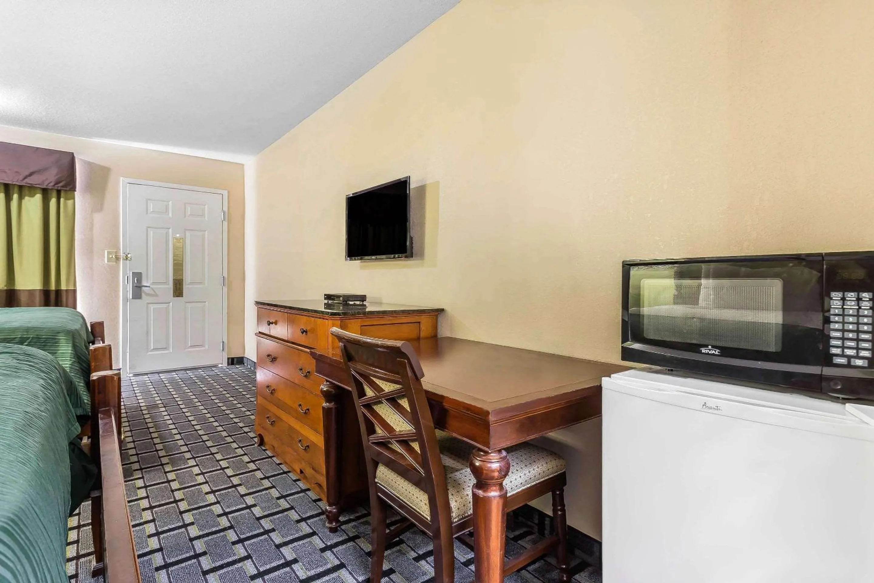 Photo of the whole room in Rodeway Inn Augusta South