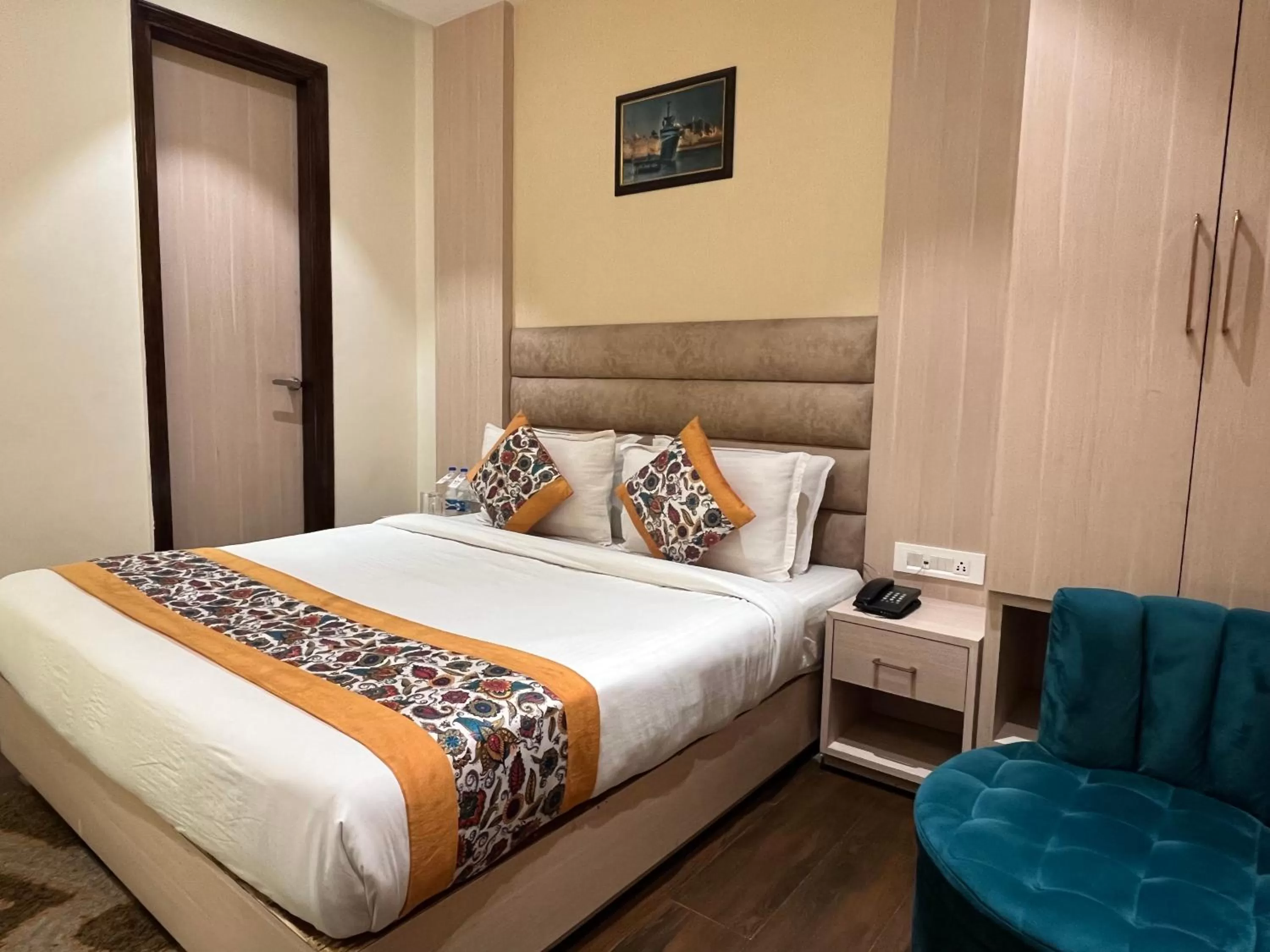 Photo of the whole room, Bed in RRV Hotel