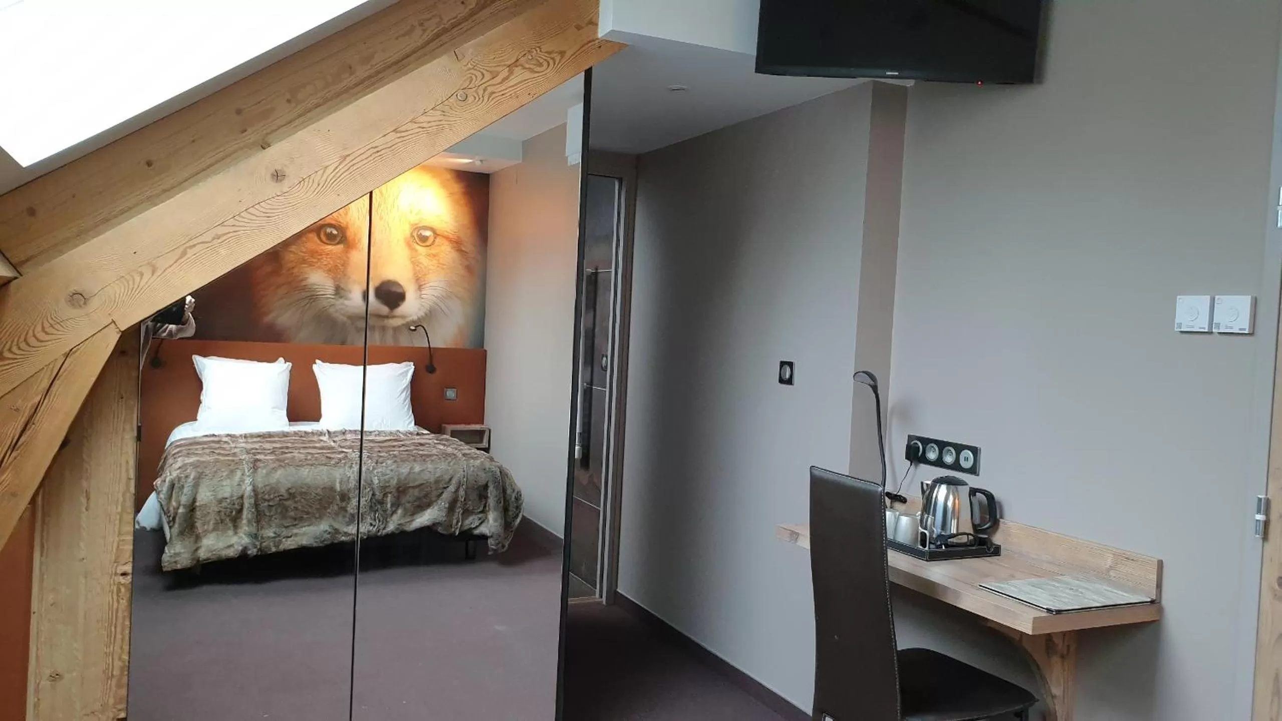 Photo of the whole room, Bed in Les Loges Du Parc