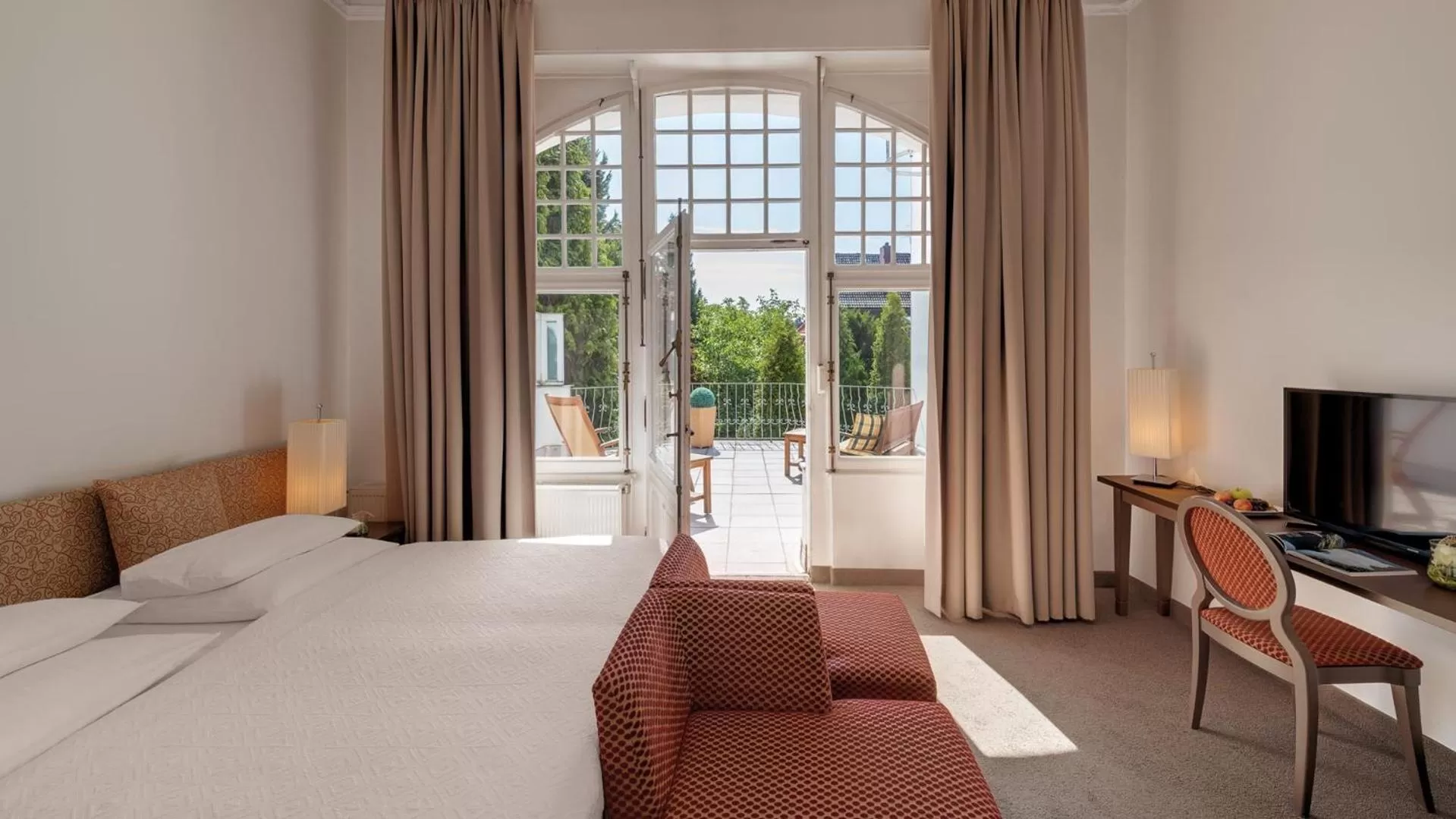 Balcony/Terrace, Bed in Boutiquehotel Dreesen - Villa Godesberg