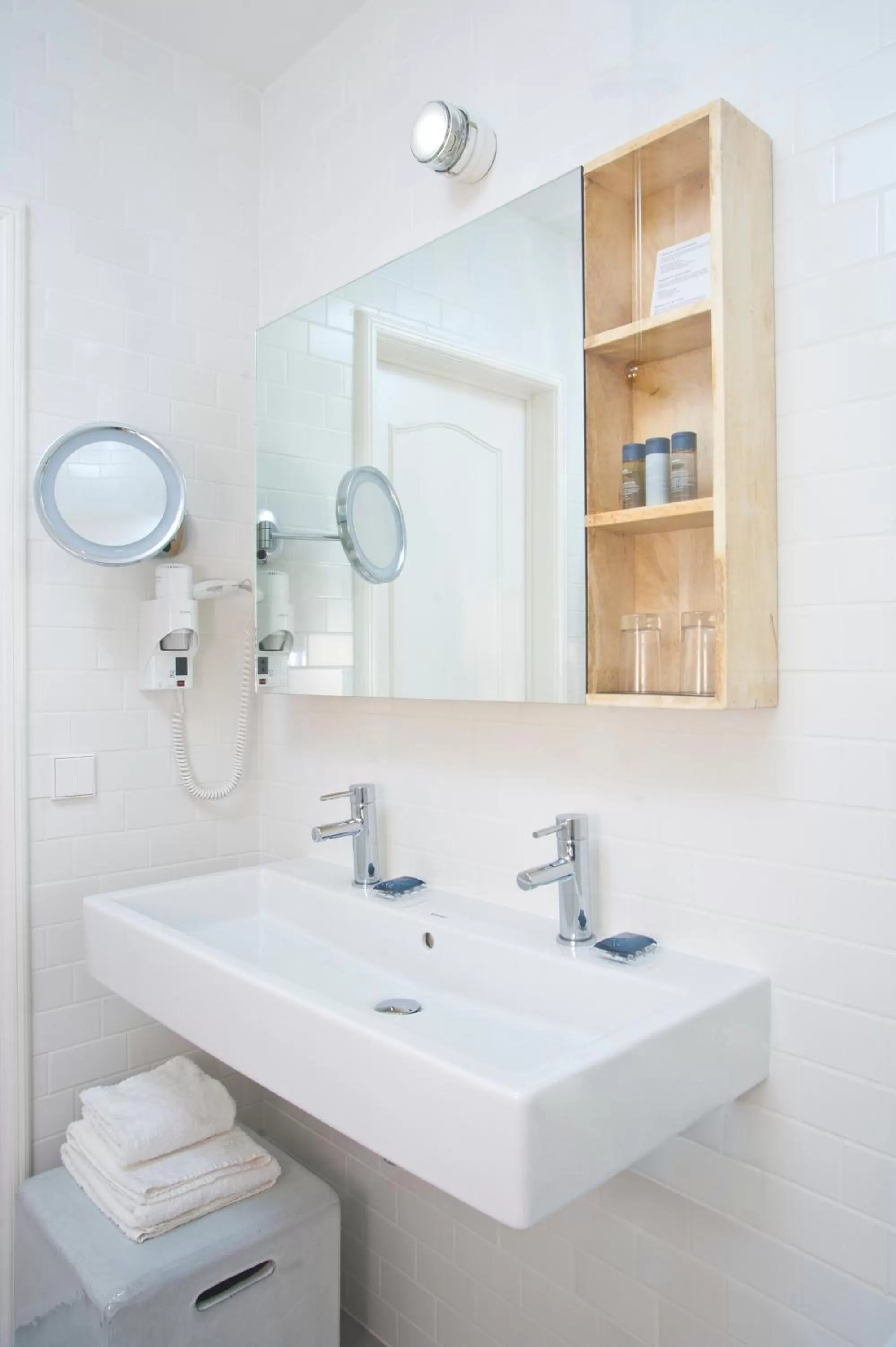 Shower in 9Hotel Central