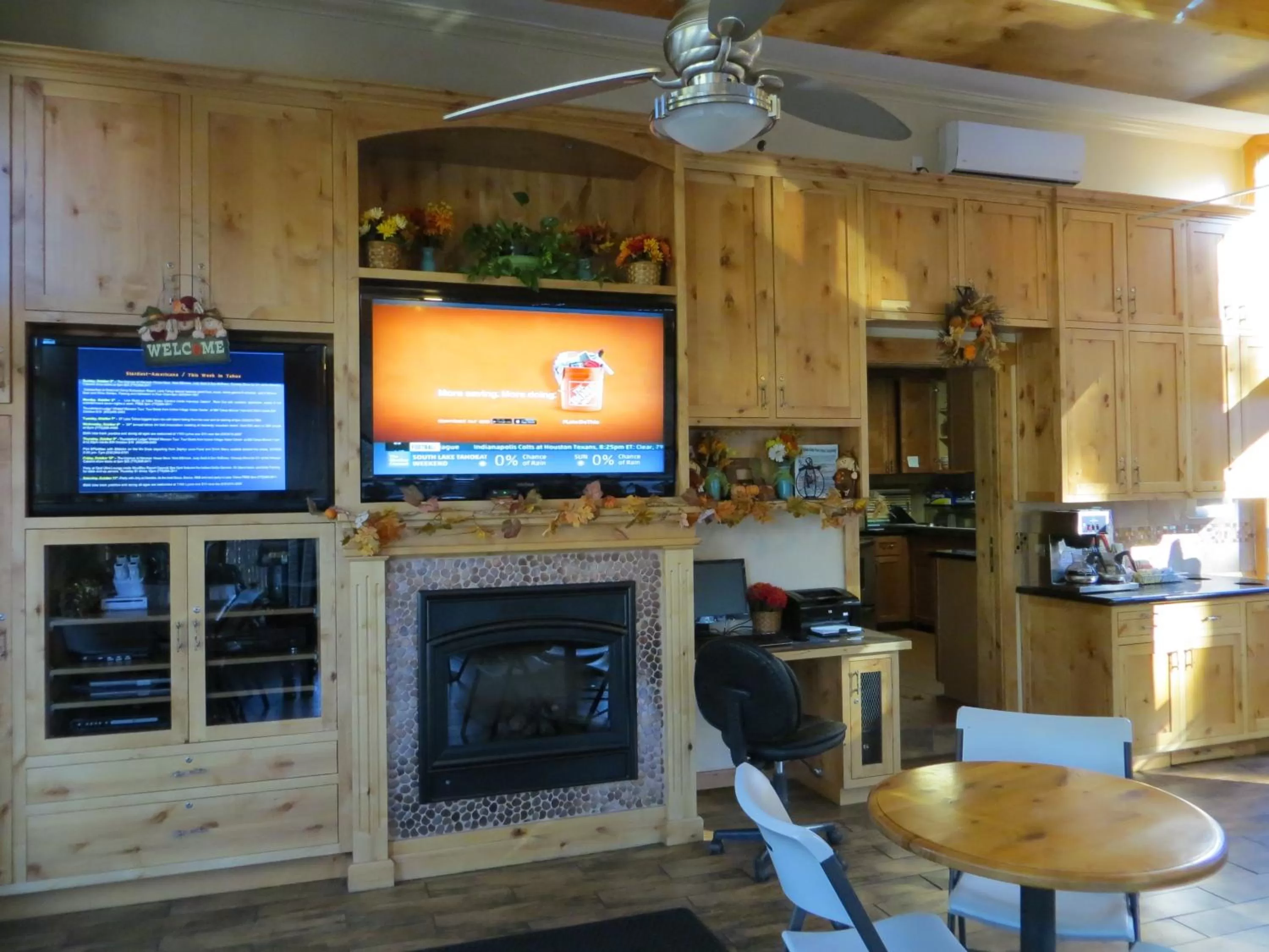 Communal lounge/ TV room in Americana Village