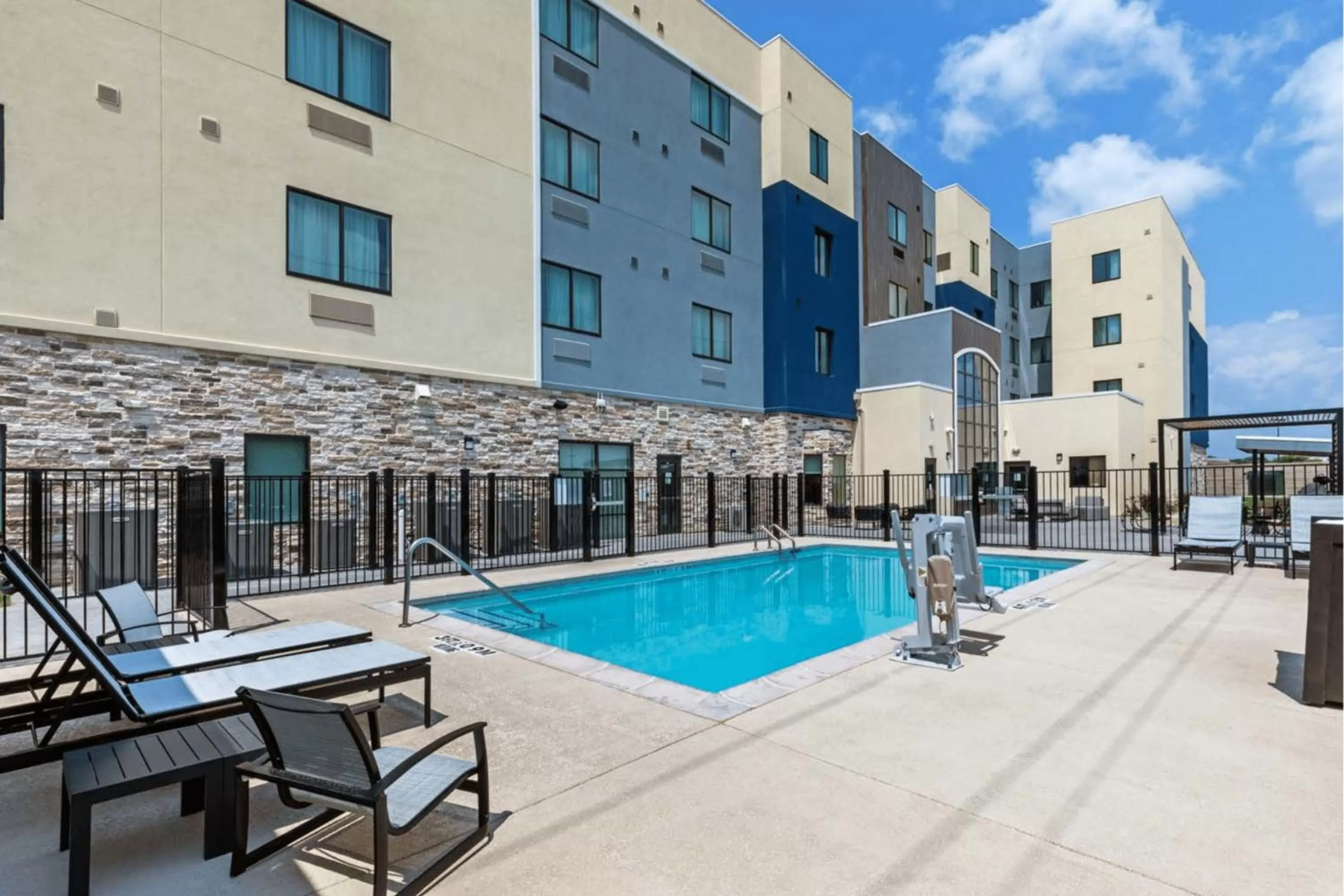 Swimming pool in Staybridge Suites Waco South - Woodway by IHG
