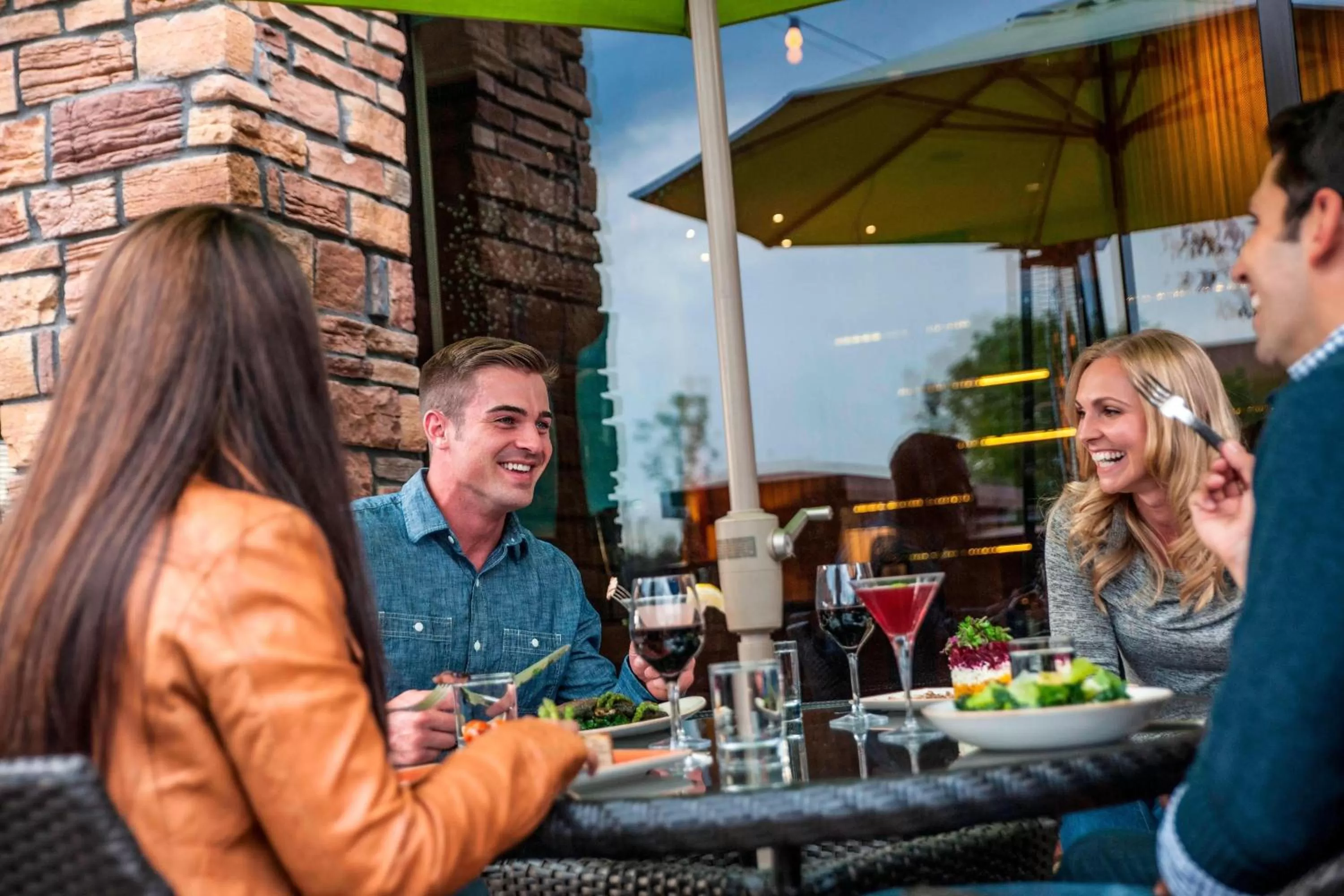 Lounge or bar in Denver Marriott Westminster
