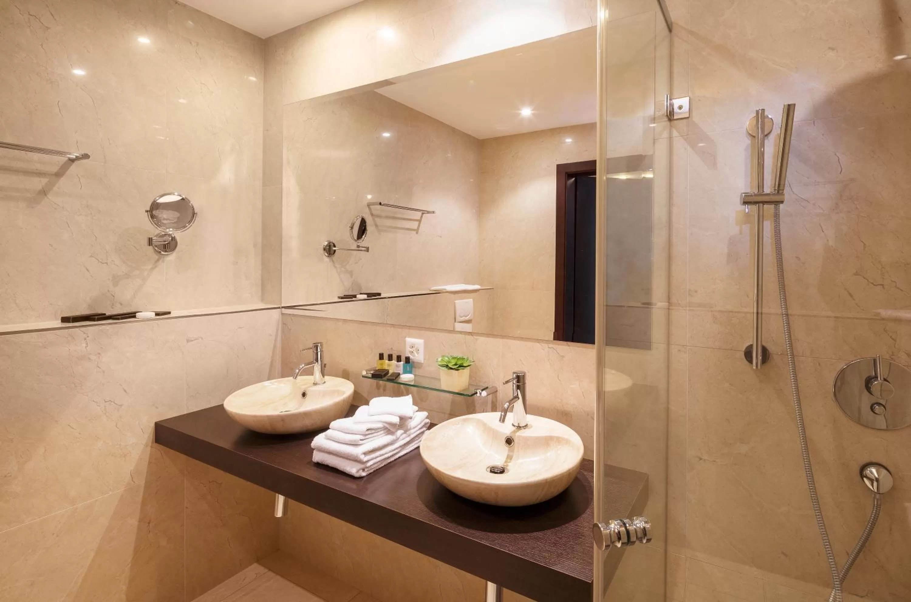 Bathroom in Business Hotel First