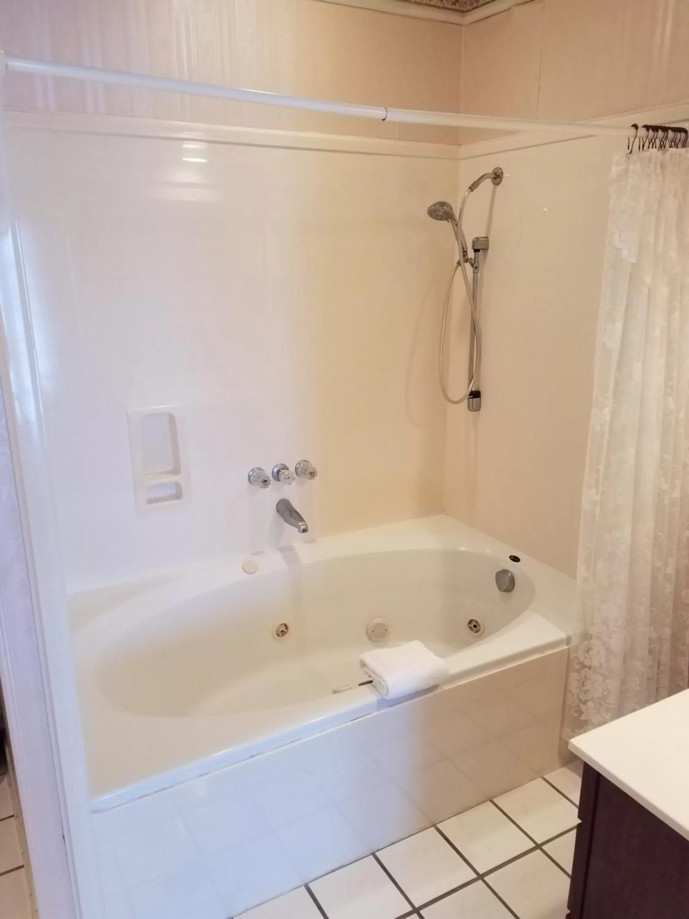 Bathroom in Edgewater Inn - Biloxi Beach