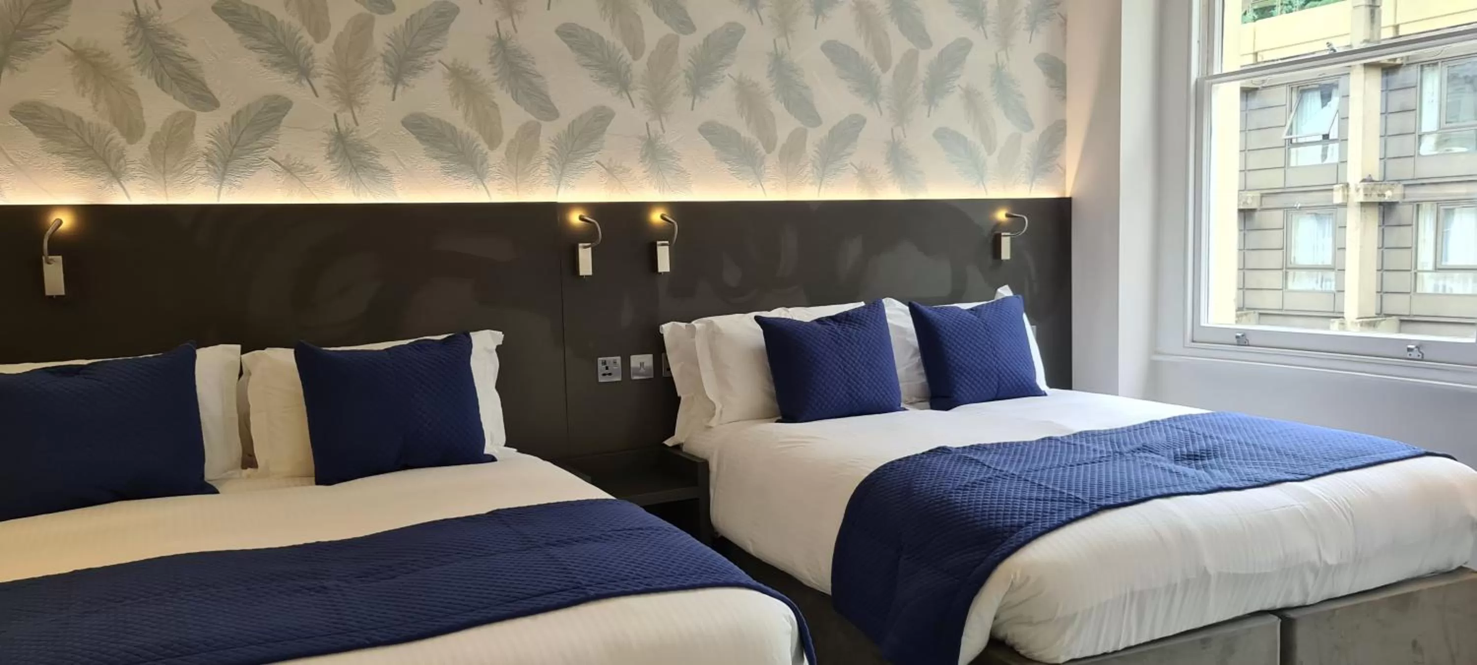 Bedroom, Bed in Commodore Hotel