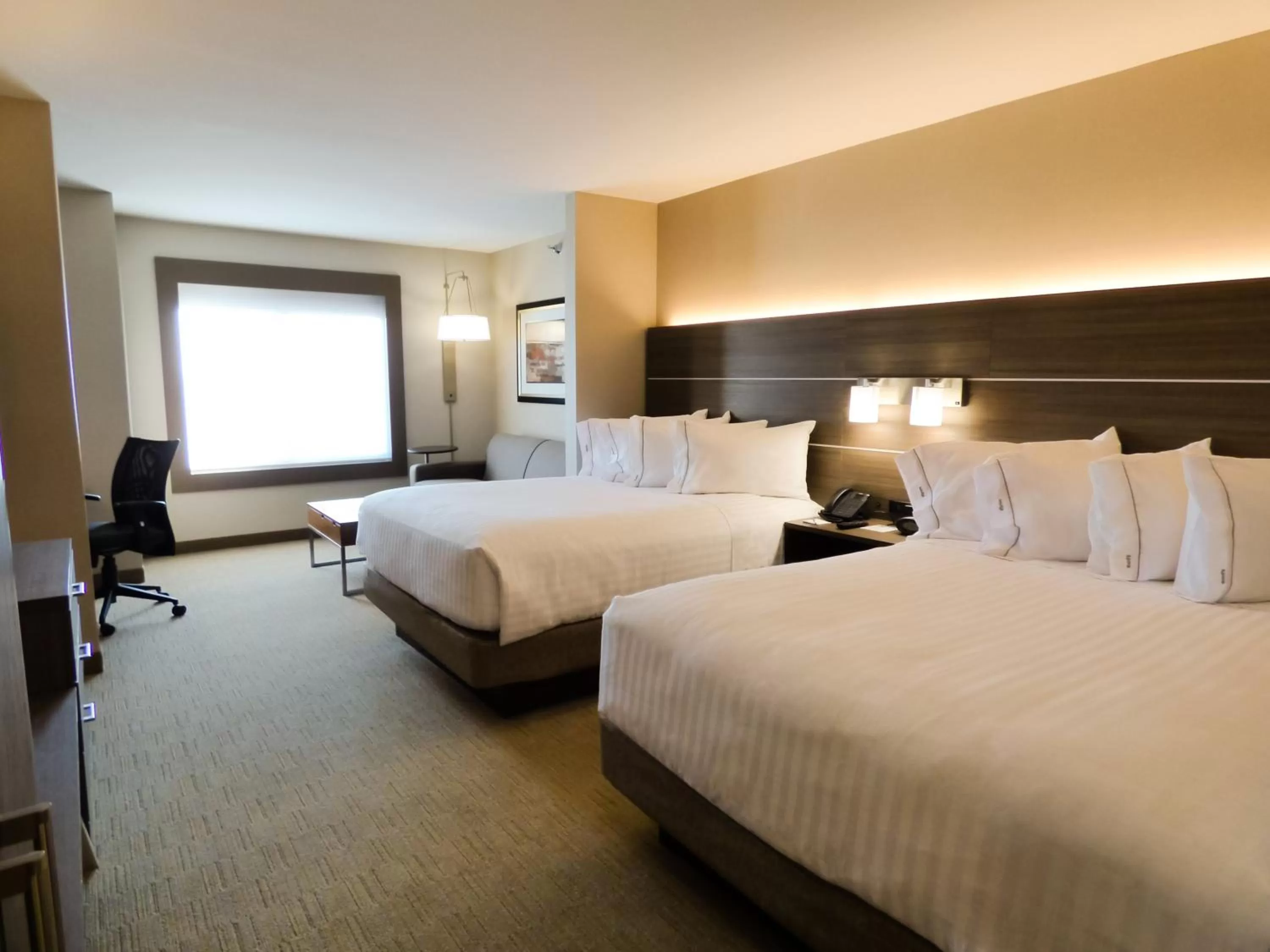 Photo of the whole room, Bed in Holiday Inn Express & Suites Plymouth - Ann Arbor Area by IHG