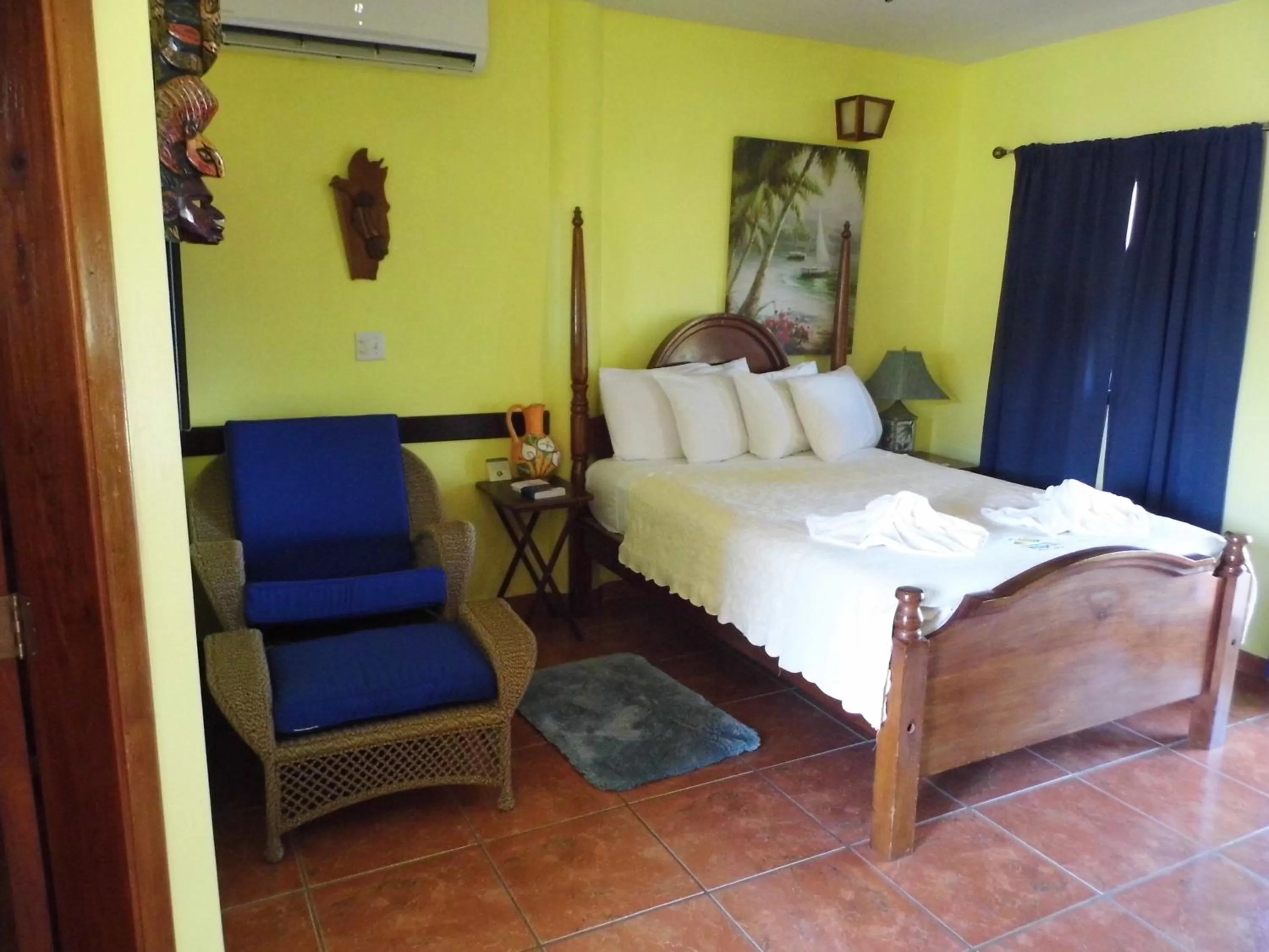 Bed in Alan's Paradise Hotel