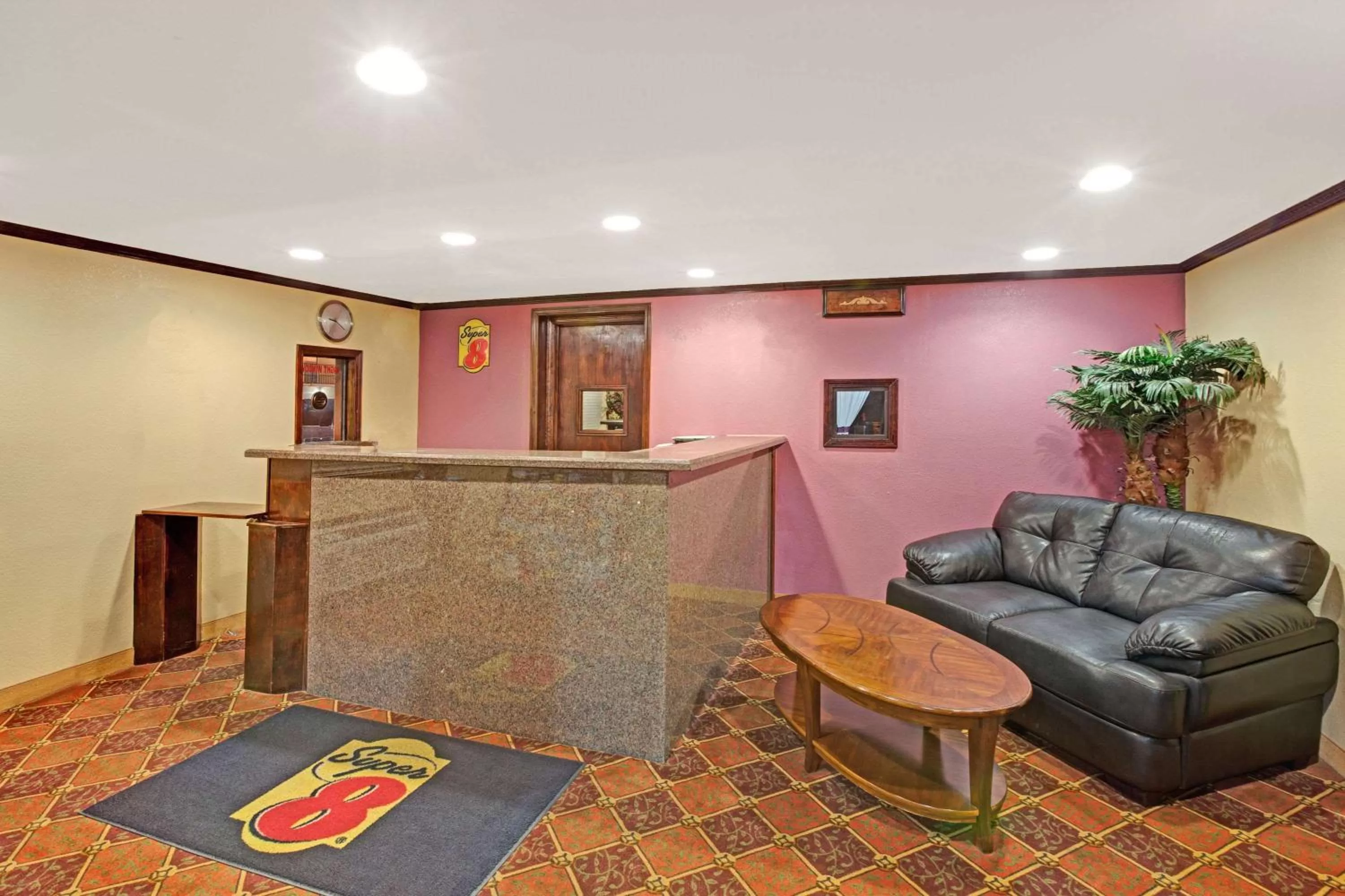 Lobby or reception in Super 8 by Wyndham Shawnee