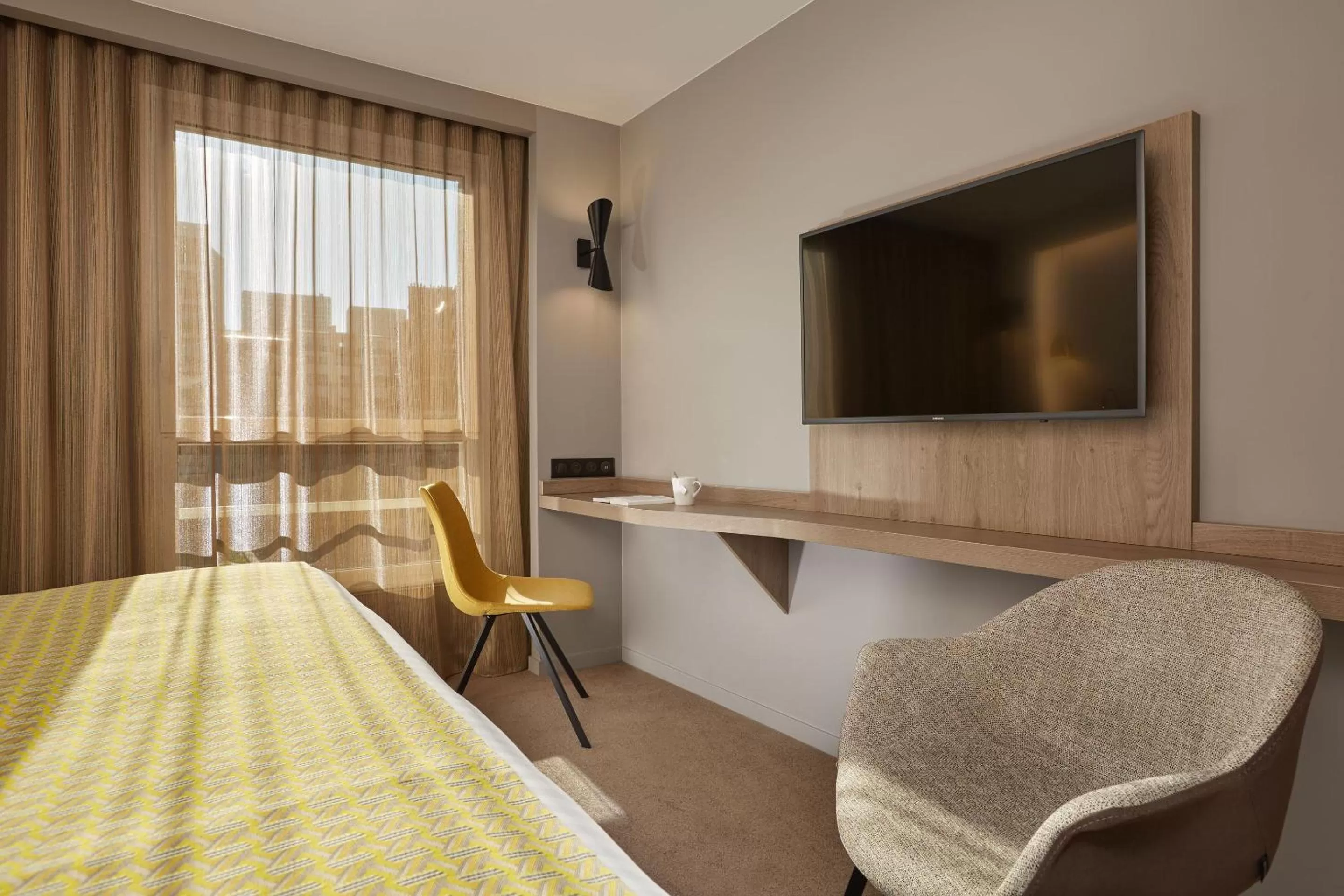 Photo of the whole room, Bed in Auteuil Tour Eiffel