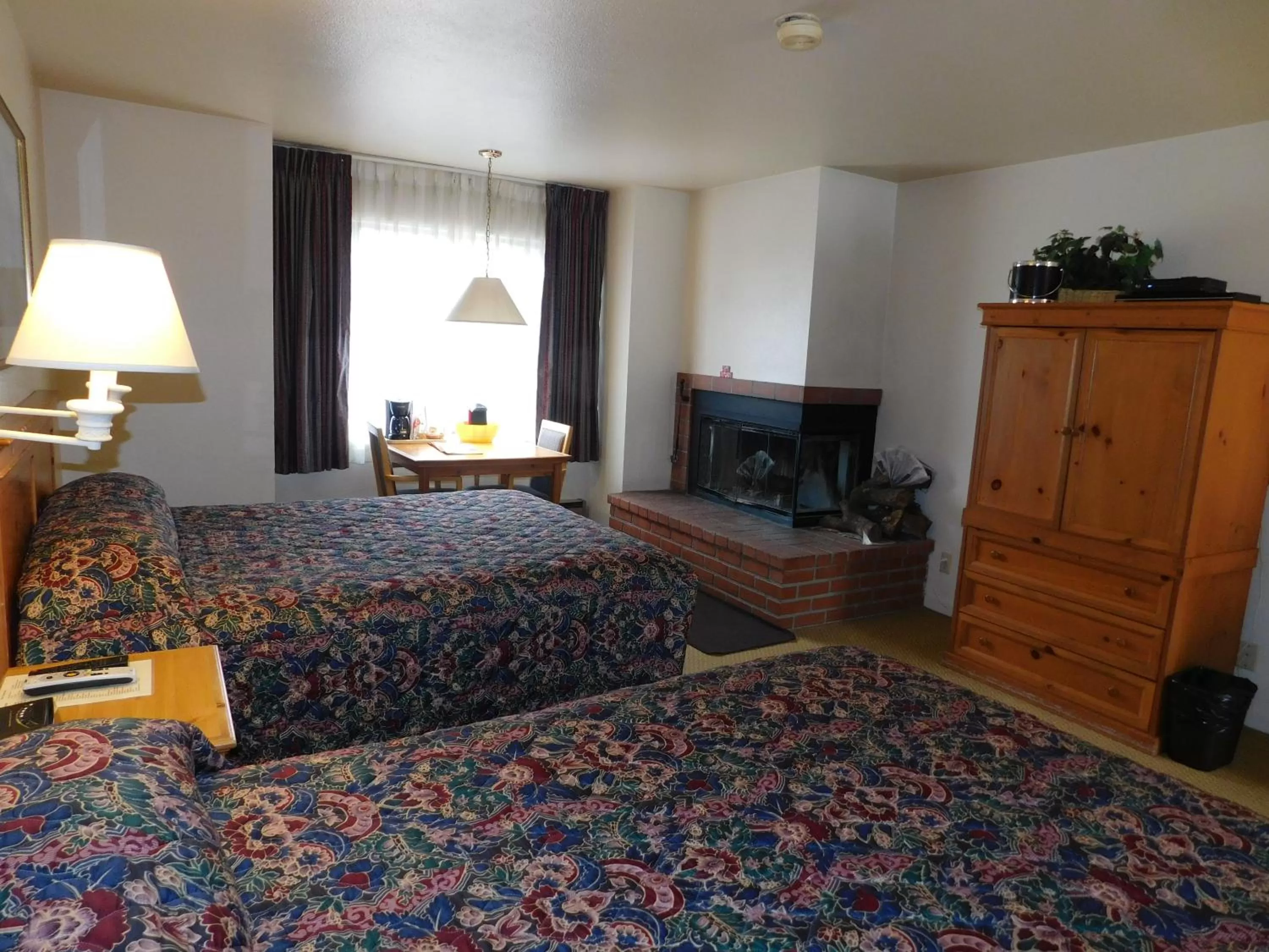 Bed in Pacific Gardens Inn