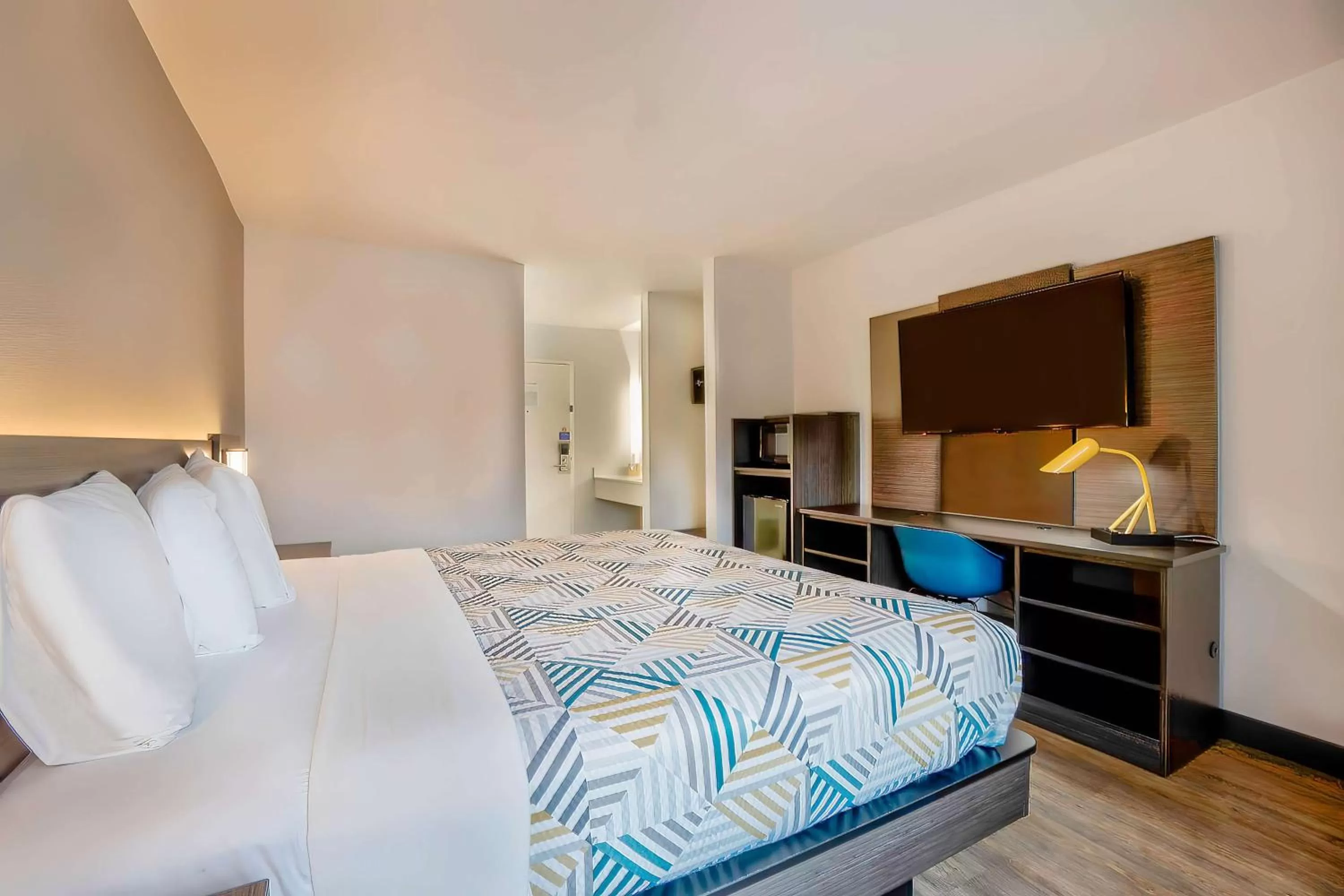 Bedroom, Bed in Motel 6 Tulsa, Ok - Central