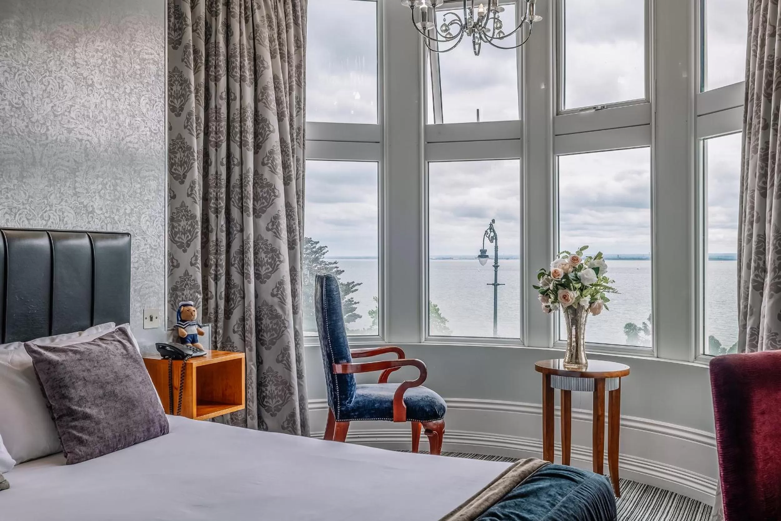 View (from property/room), Bed in Muthu Westcliff Hotel (Near London Southend Airport)