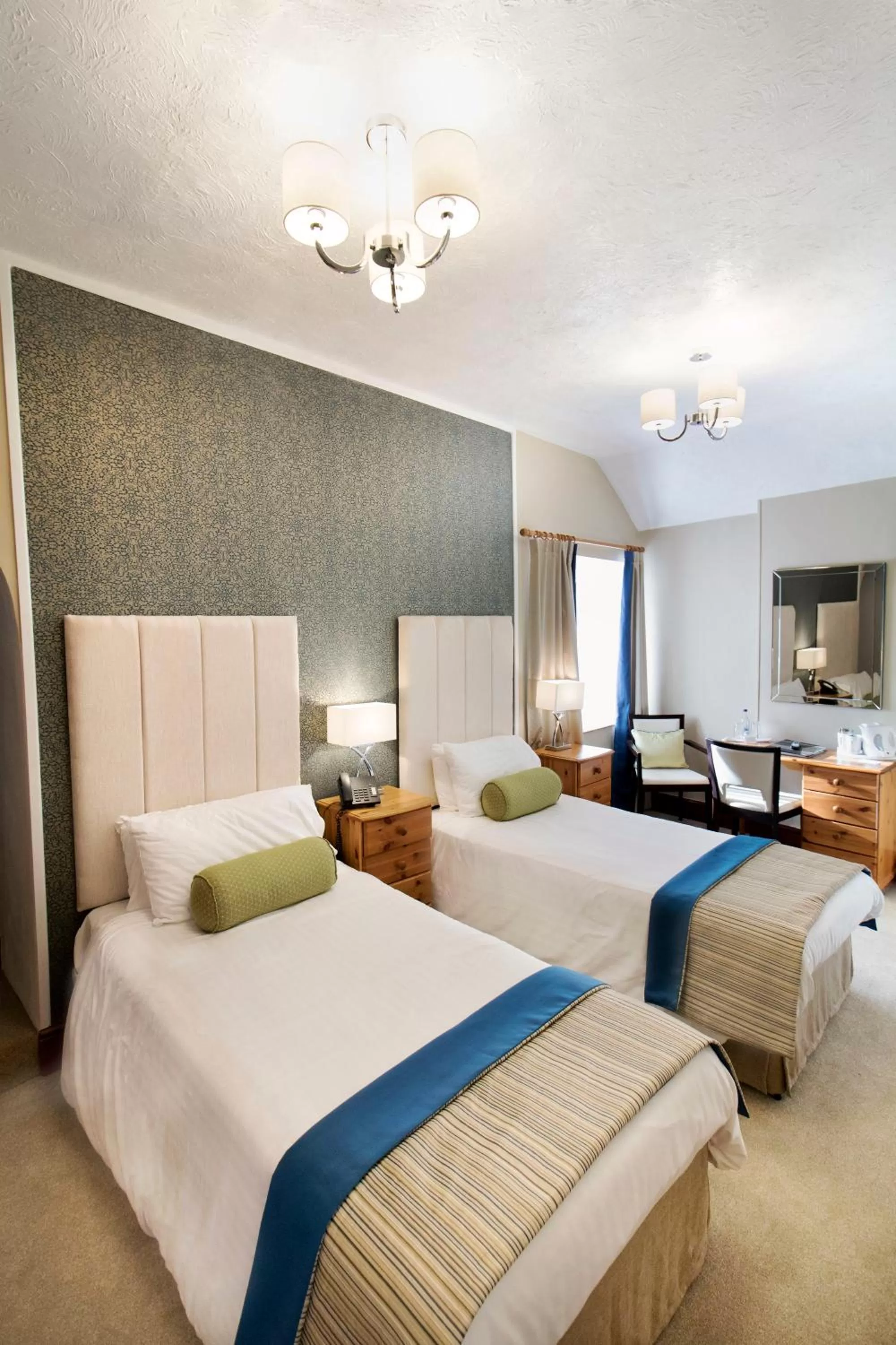 Bedroom, Bed in The Shrubbery Hotel, Ilminster