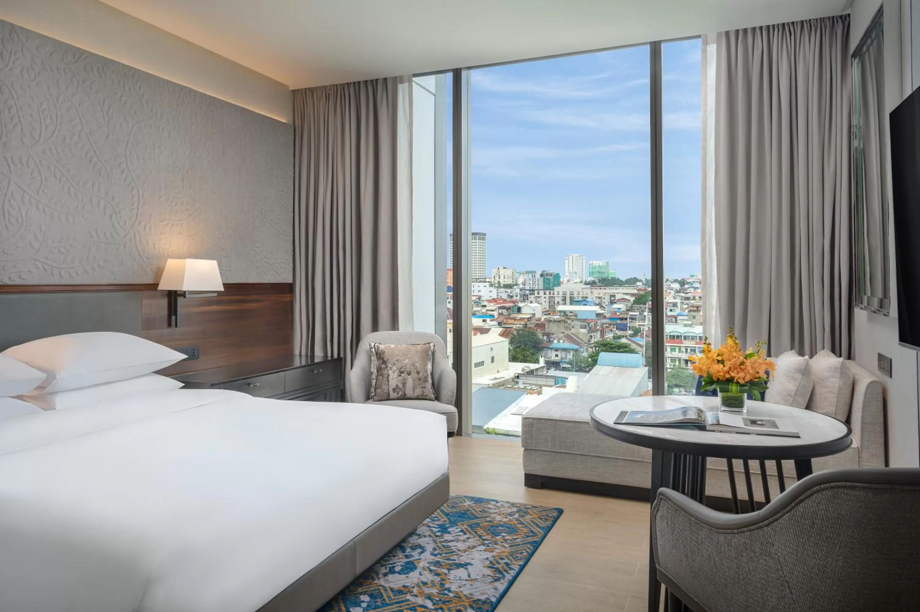 Bedroom, Bed in Hyatt Regency Phnom Penh