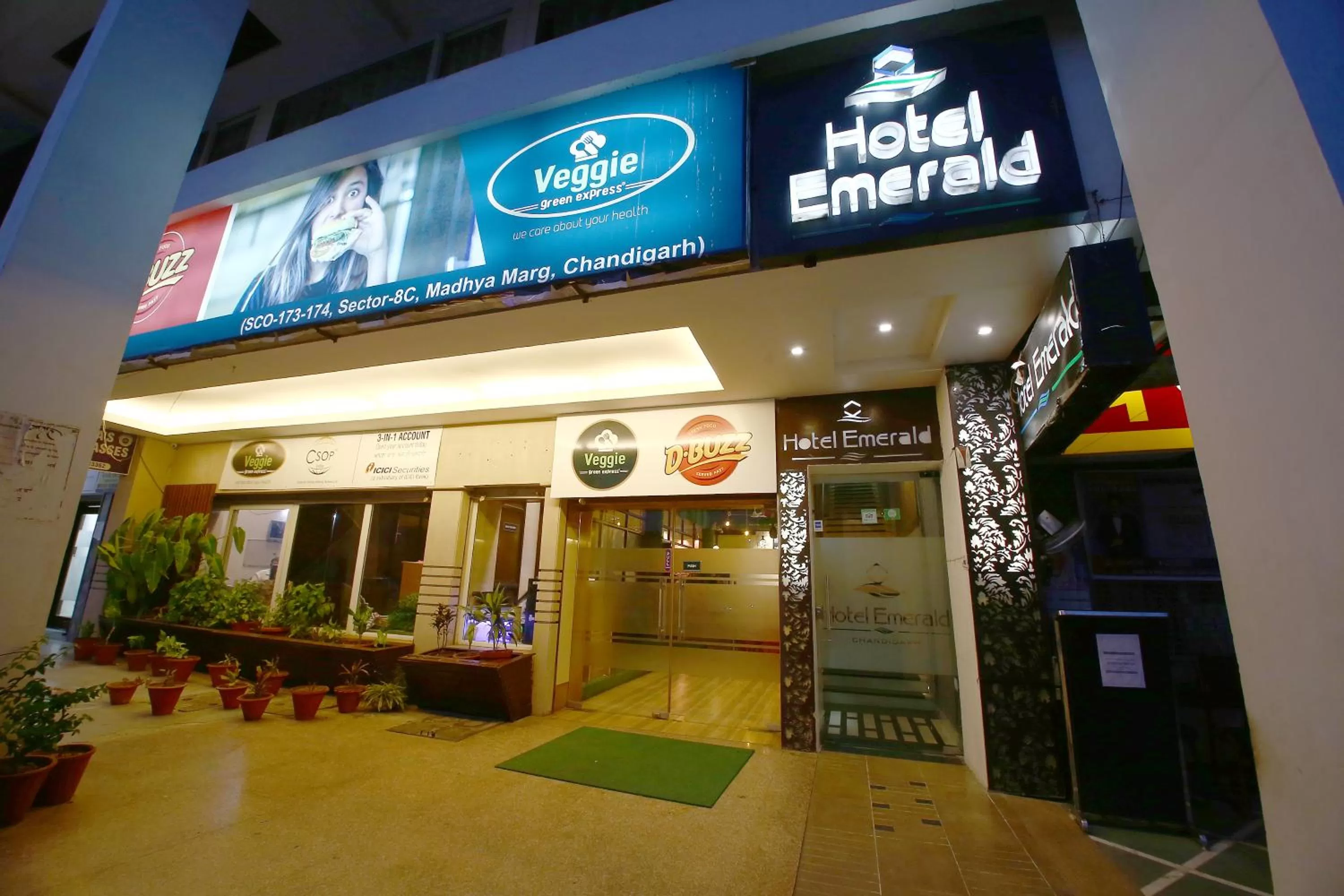 Facade/entrance in Hotel Emerald