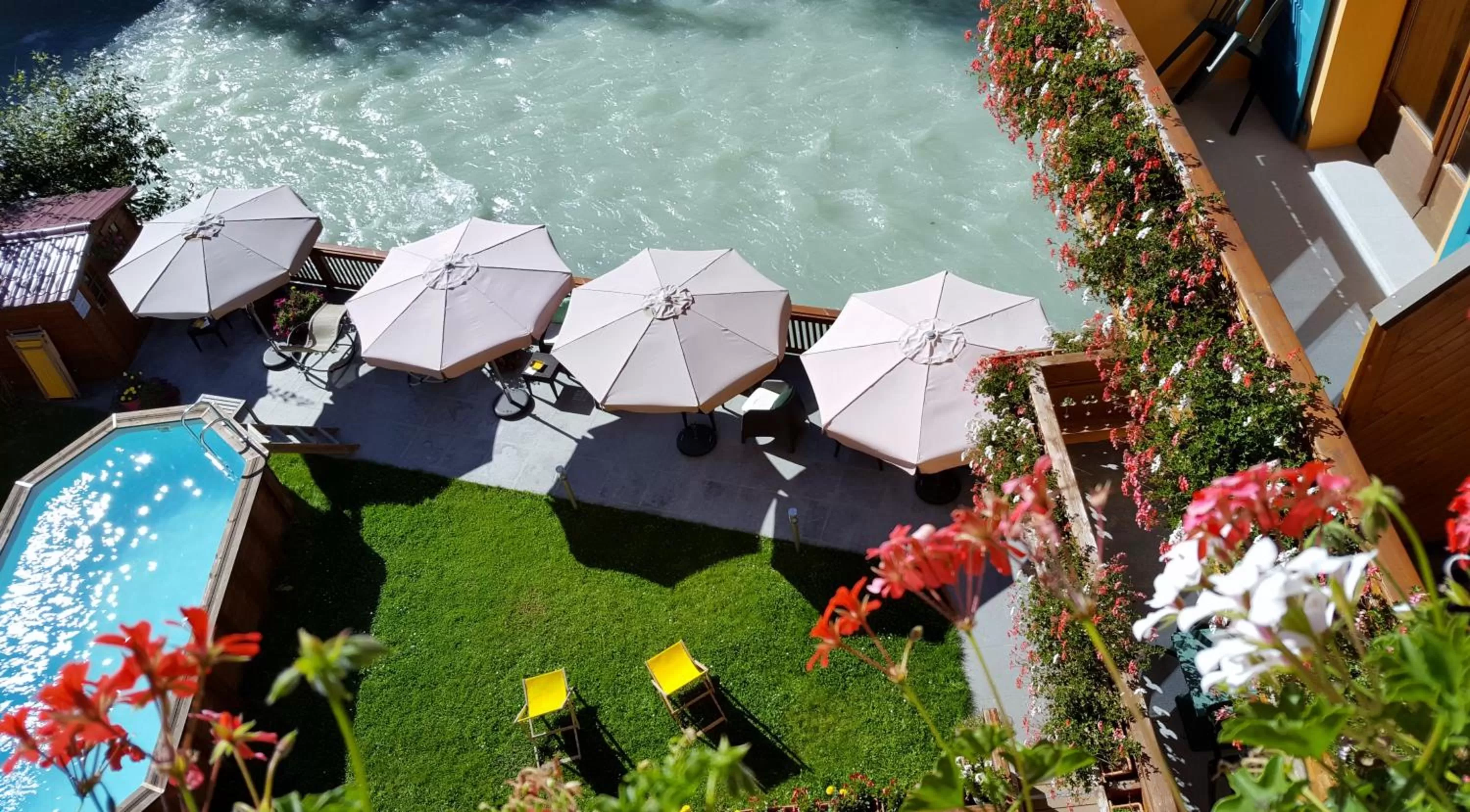 Garden in Les Gourmets - Chalet Hotel