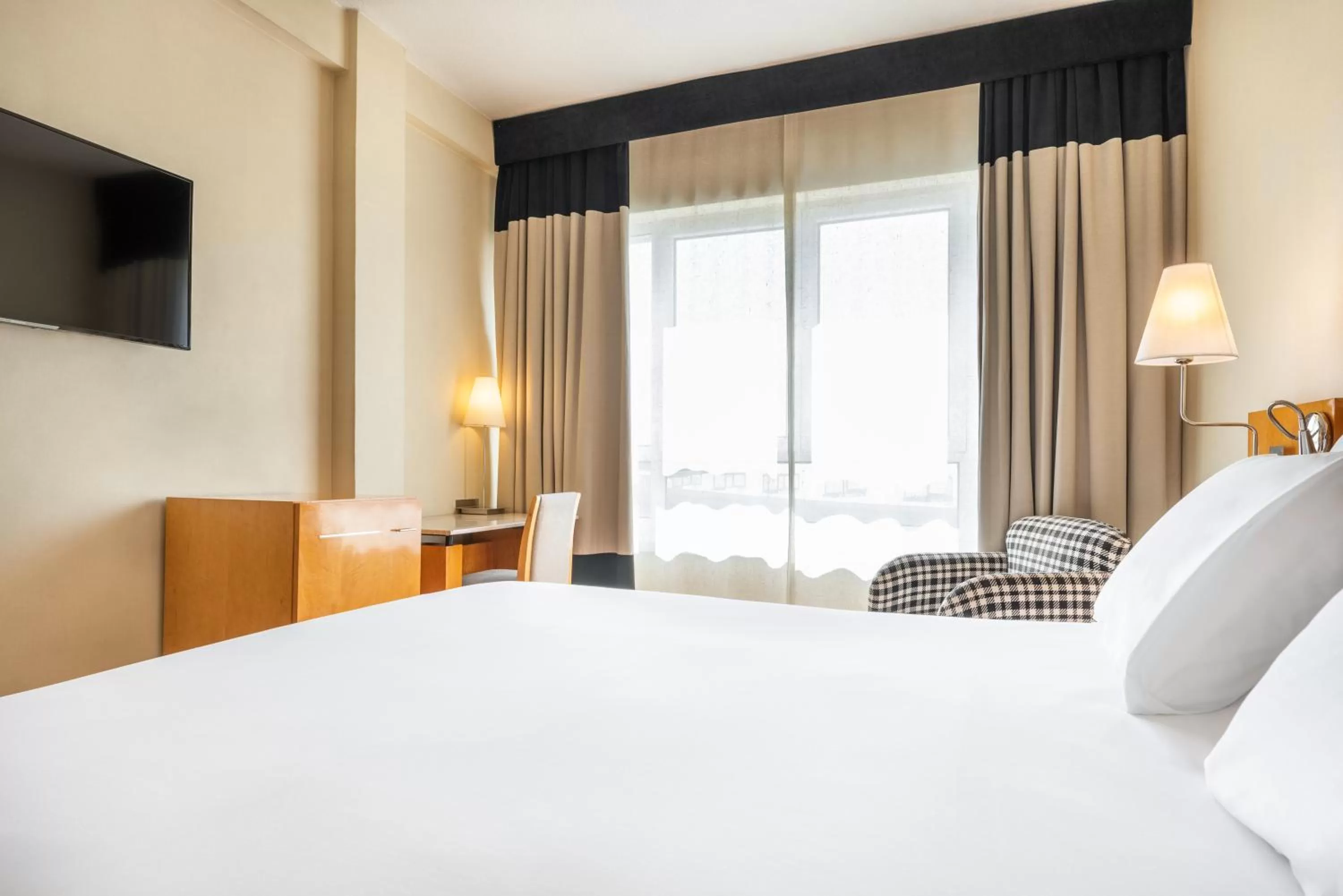 Bedroom, Bed in Eurostars Atlántico