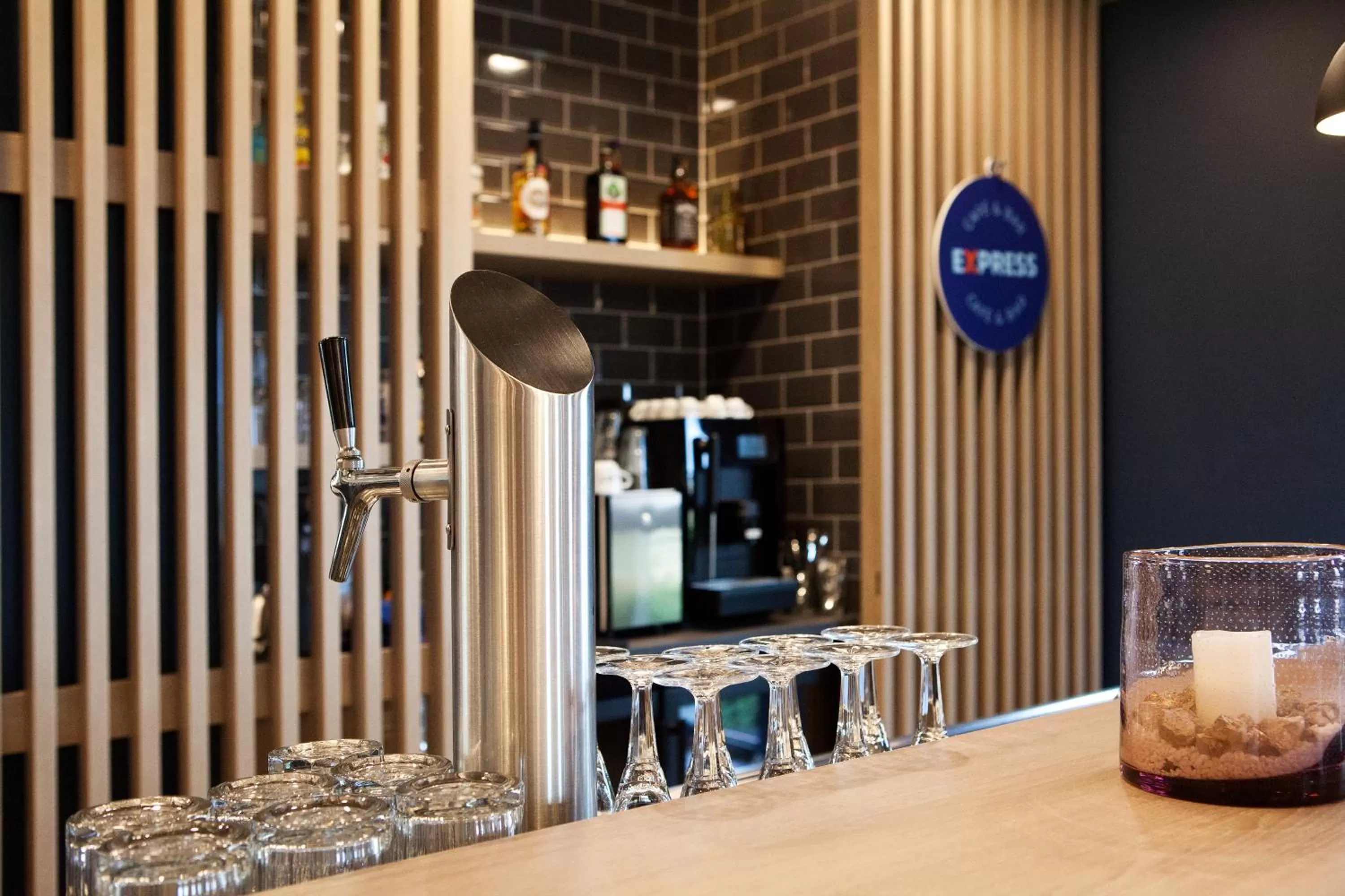 Lounge or bar in Holiday Inn Express Fürth by IHG