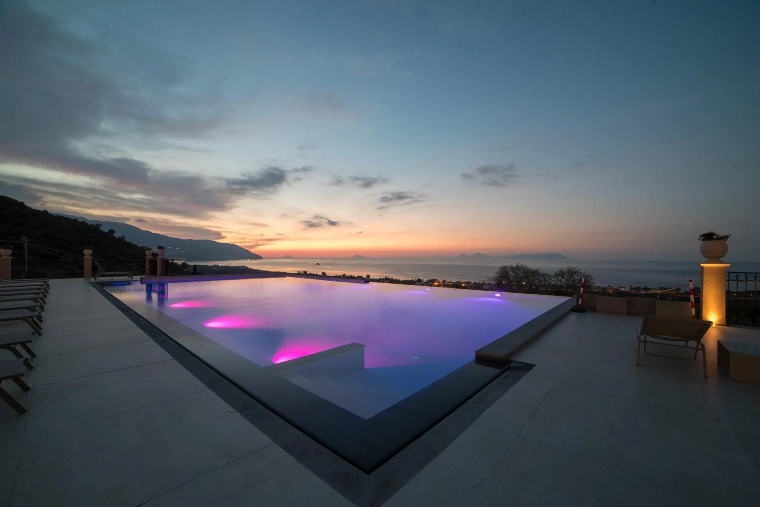 Swimming pool in Best Western Plus Hotel Terre di Eolo