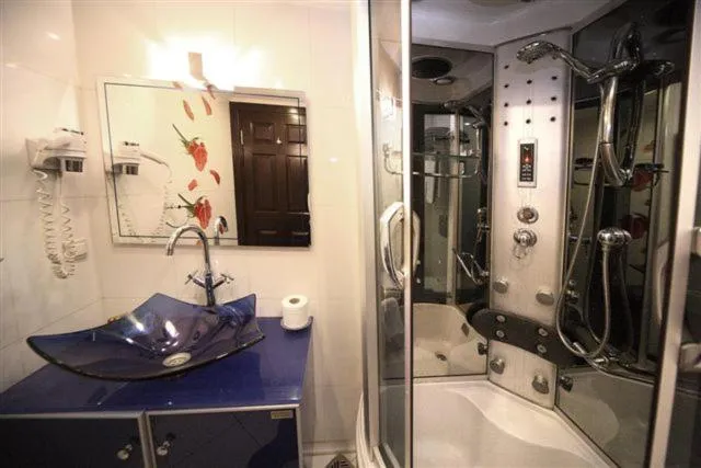 Shower in Cartoon Hotel