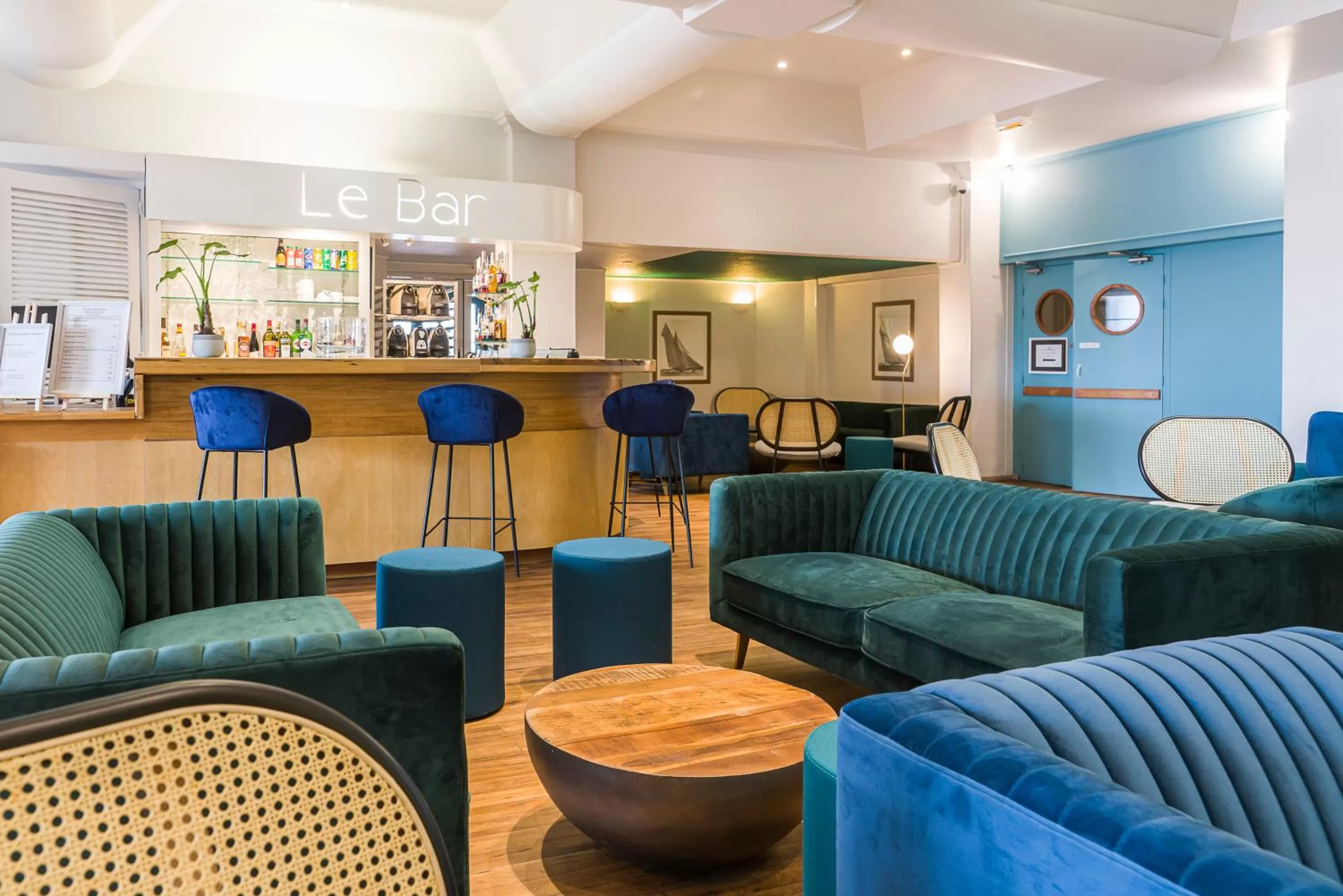 Lounge or bar in SOWELL HOTELS Le Beach