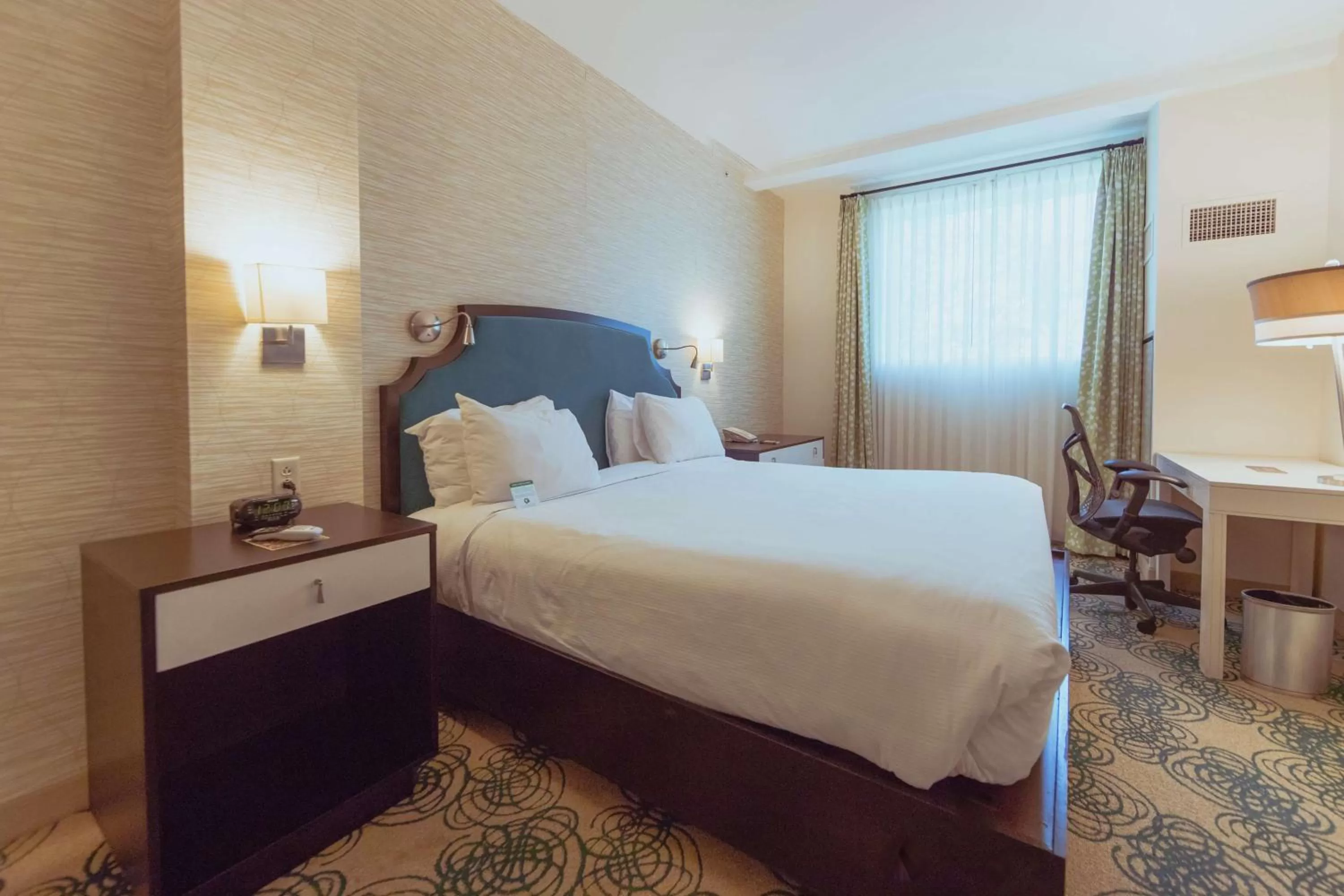 Bedroom, Bed in Hotel Skyler Syracuse, Tapestry Collection by Hilton