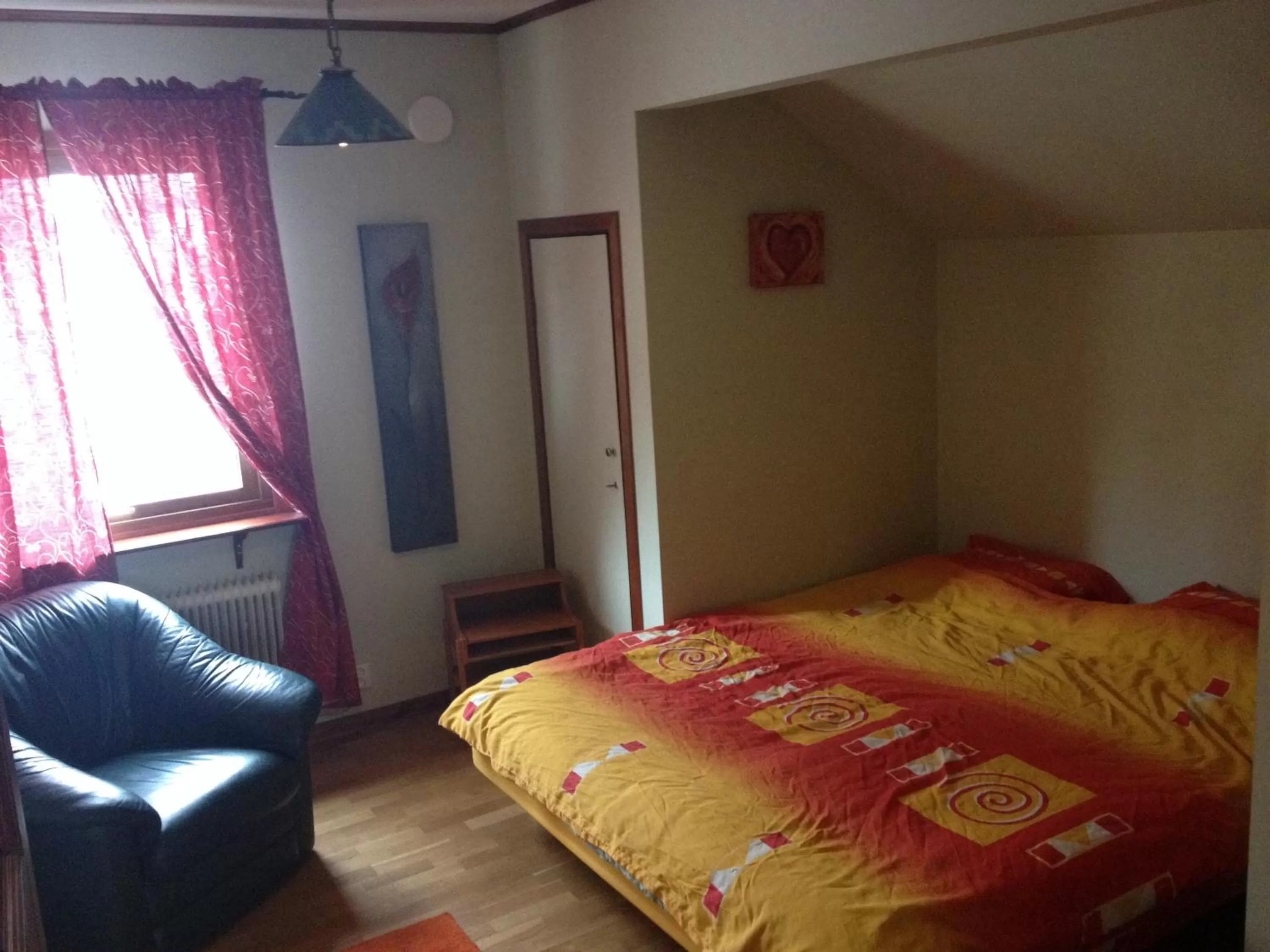 Twin Room with Shared Bathroom in Stop at The Cross